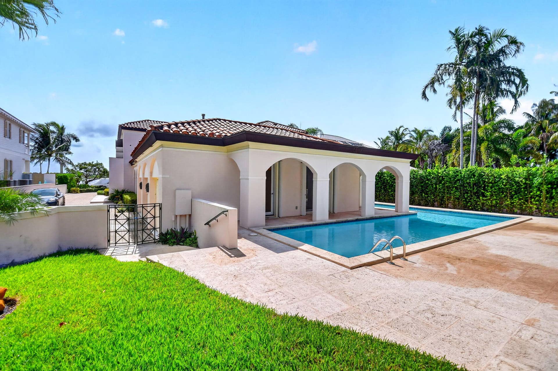 5011 S FLAGLER Drive, West Palm Beach, FL 33405 Courtyard
