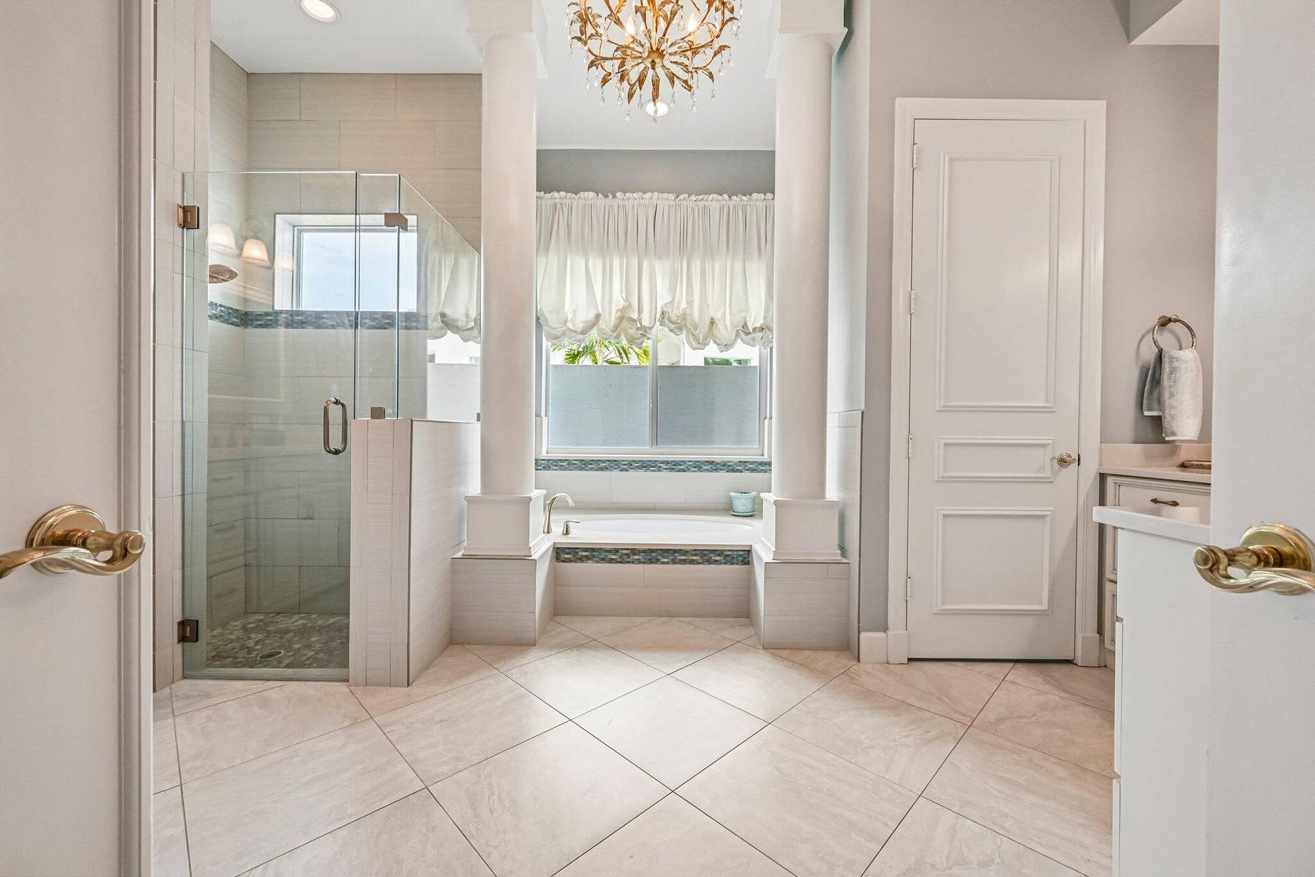 8651 SE Somerset Island Way, Jupiter, FL 33458 Primary Bathroom