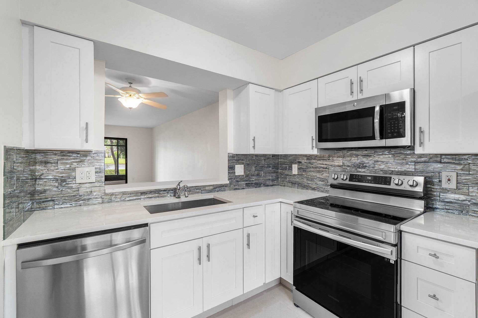 7290 KINGHURST Drive, #106, Delray Beach, FL 33446 REMODELED KITCHEN