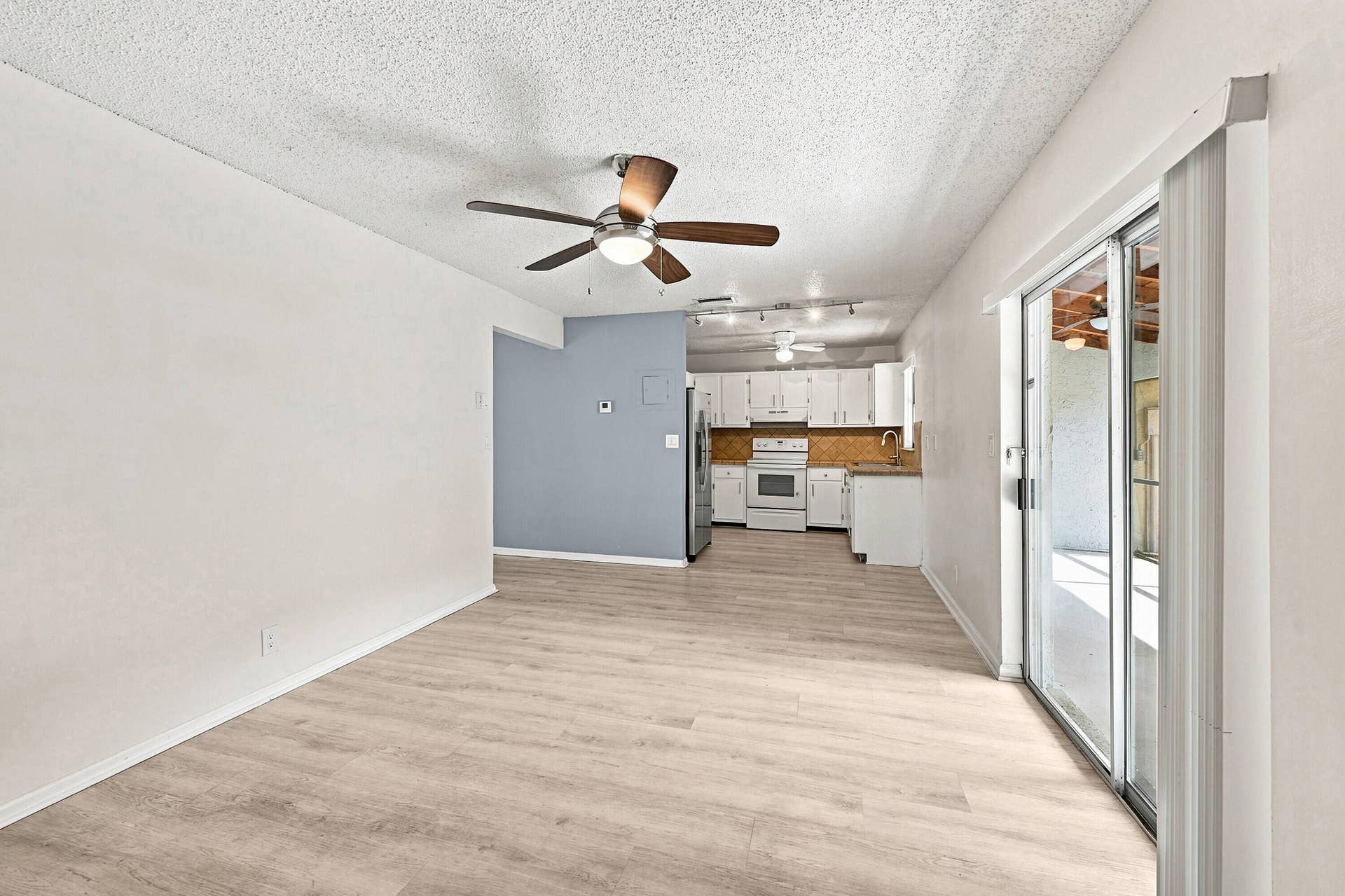11_dining area