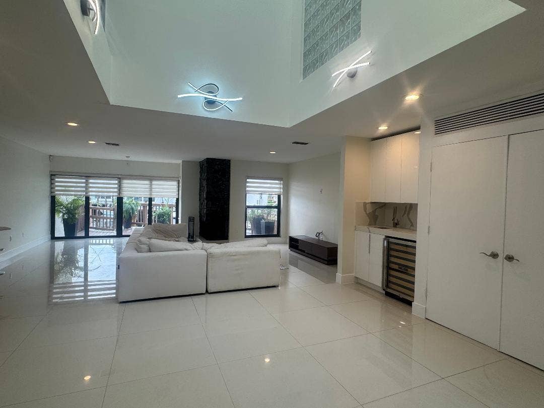 PORCELAIN FLOORS
