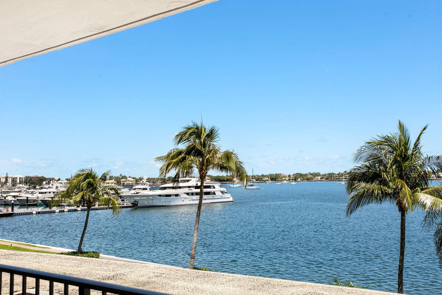 130 LAKESHORE Drive, #322, North Palm Beach, FL 33408 Living Room View