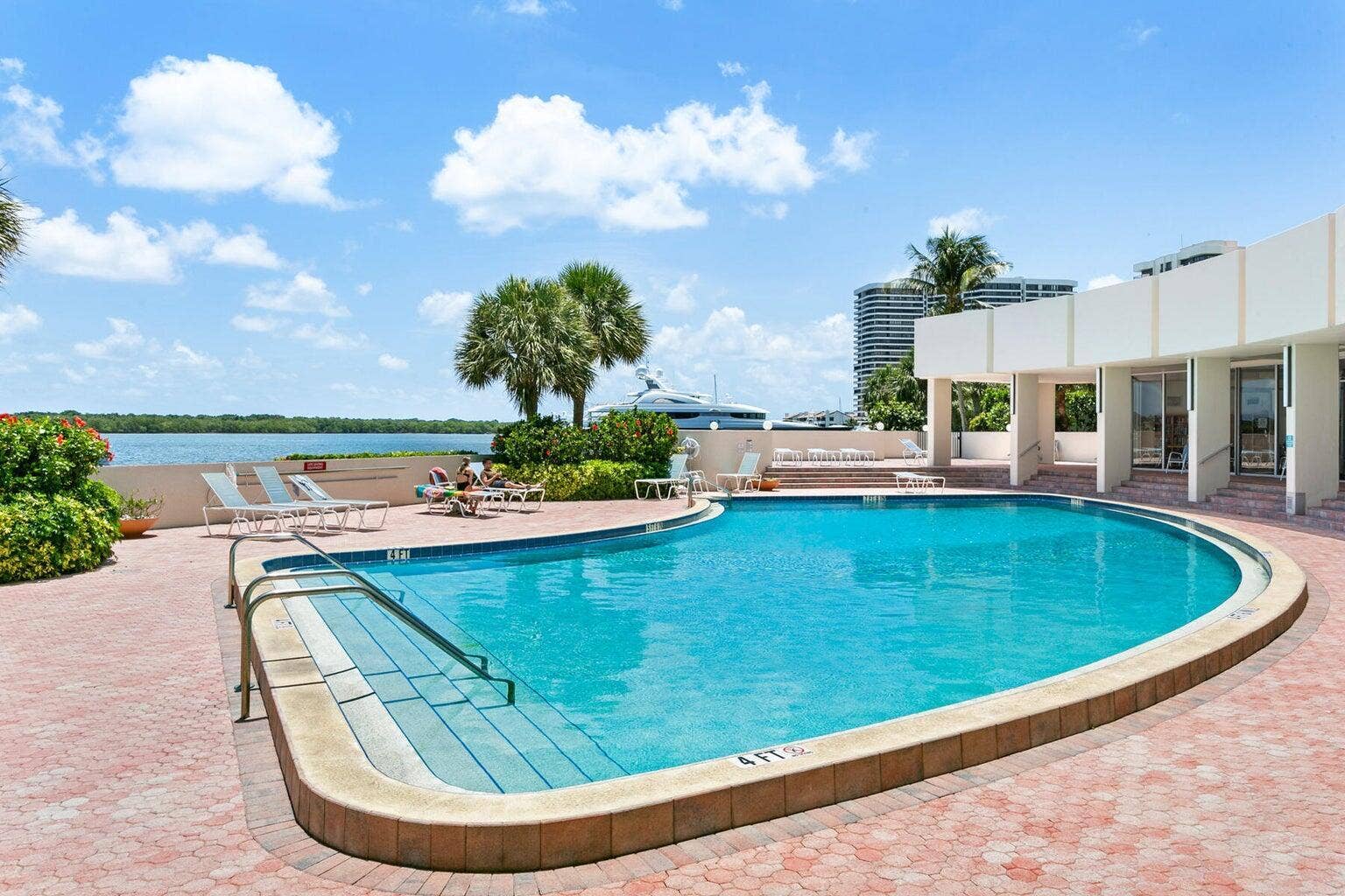 130 LAKESHORE Drive, #322, North Palm Beach, FL 33408 Pool