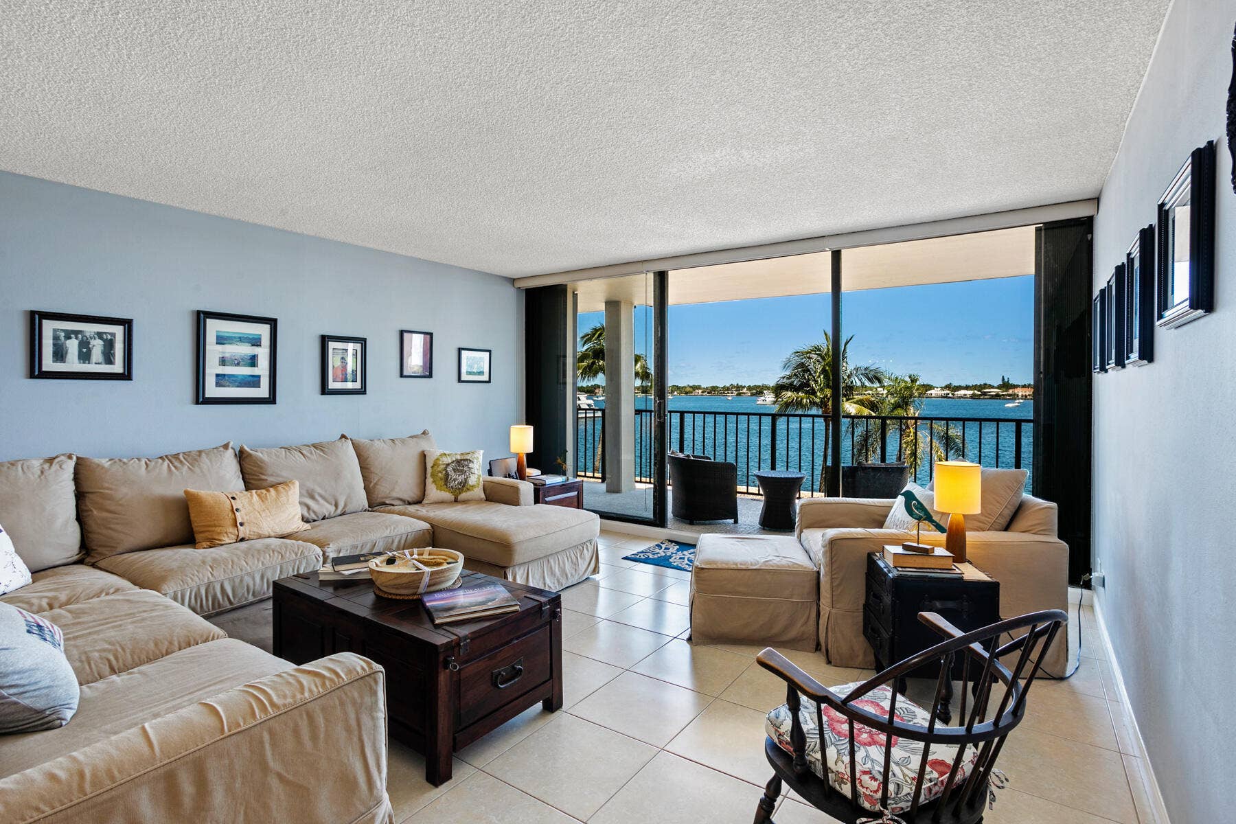 130 LAKESHORE Drive, #322, North Palm Beach, FL 33408 Living Room