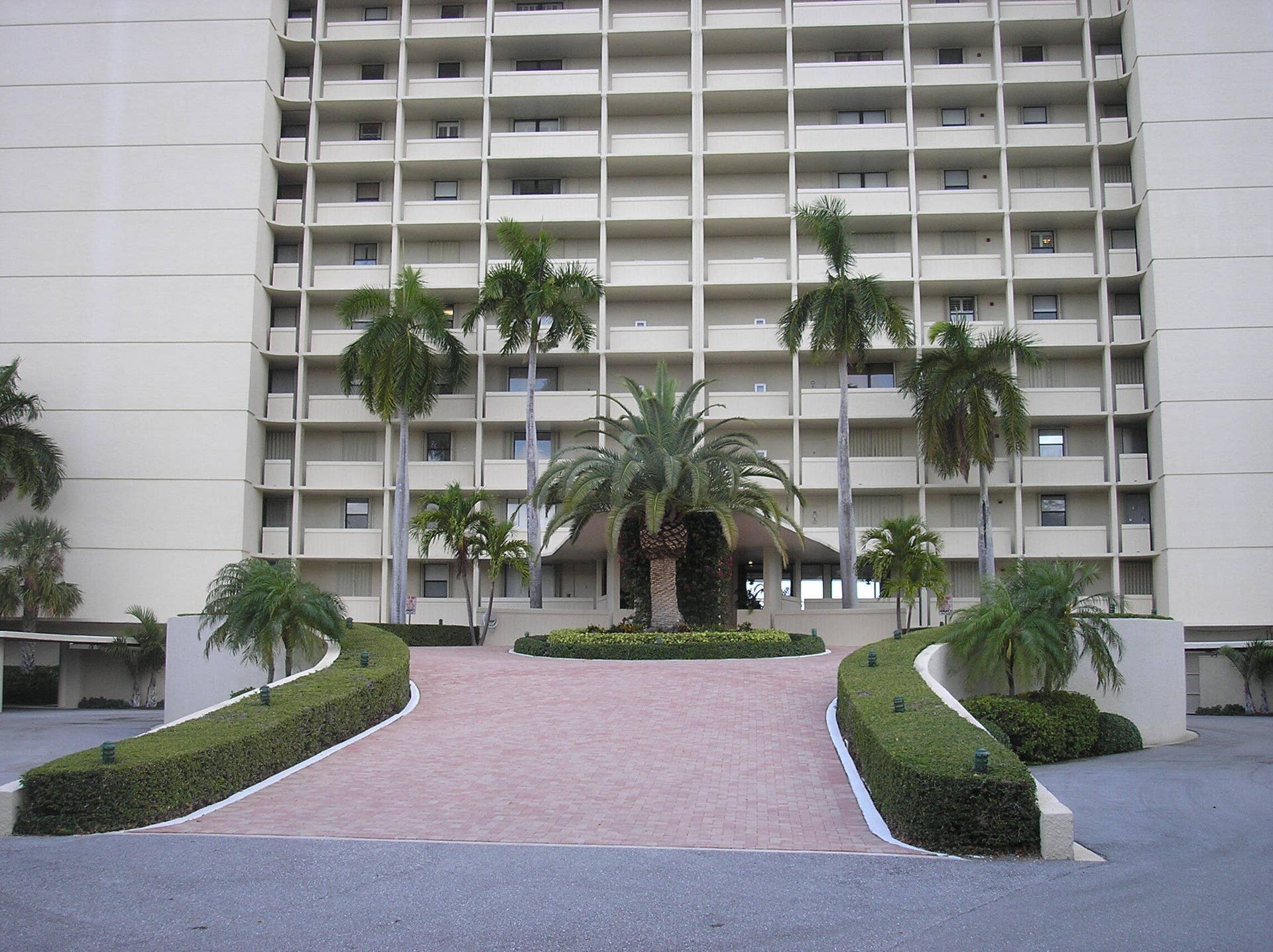 130 LAKESHORE Drive, #322, North Palm Beach, FL 33408 Building
