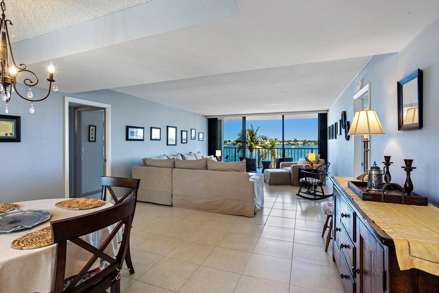 130 LAKESHORE Drive, #322, North Palm Beach, FL 33408 Living Room