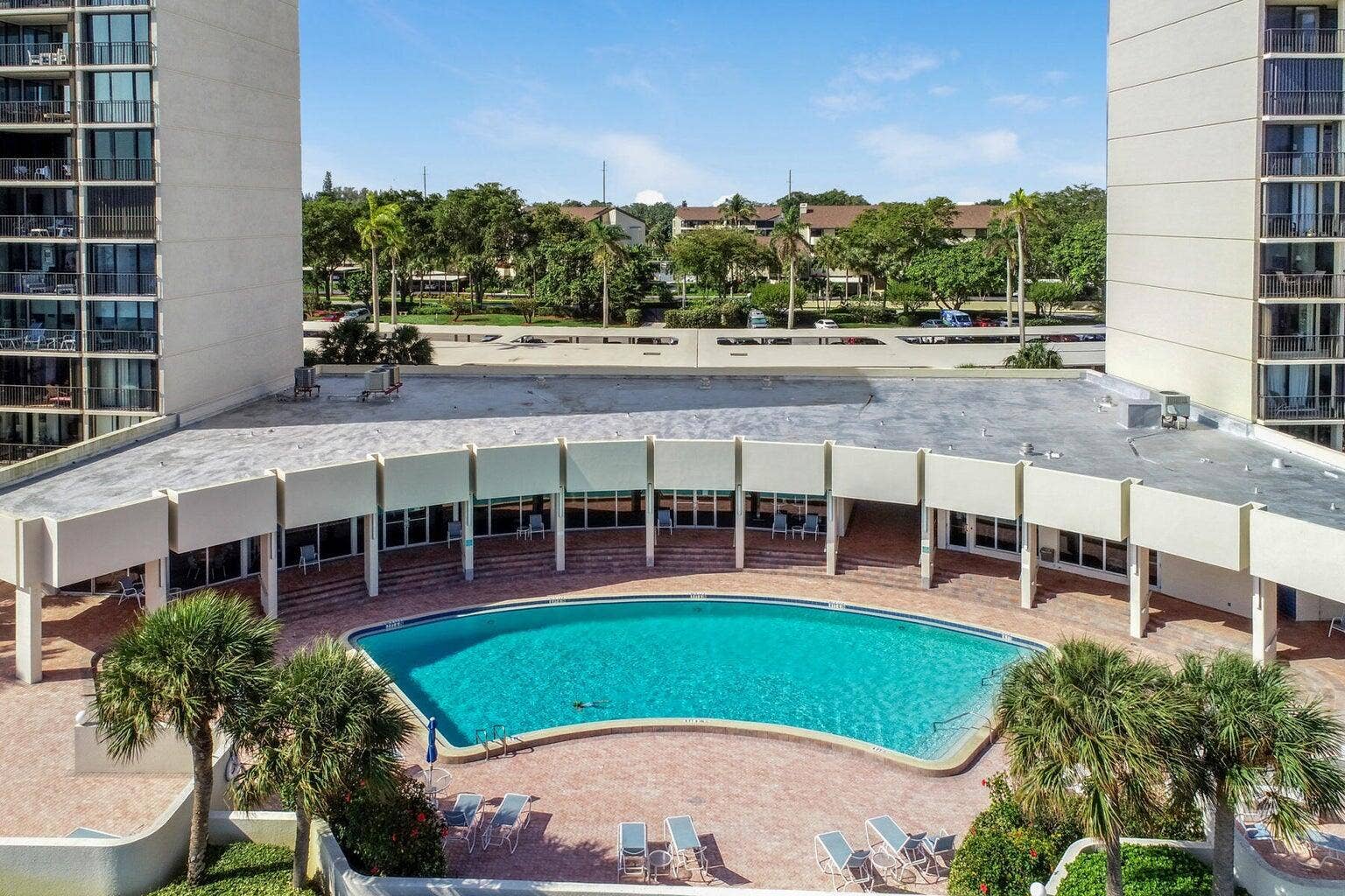 130 LAKESHORE Drive, #322, North Palm Beach, FL 33408 Pool