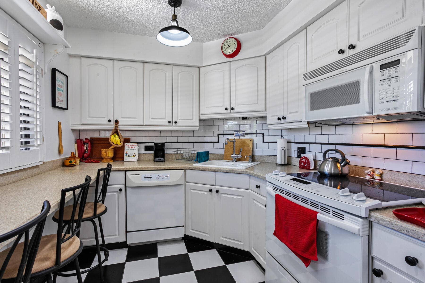 130 LAKESHORE Drive, #322, North Palm Beach, FL 33408 Kitchen