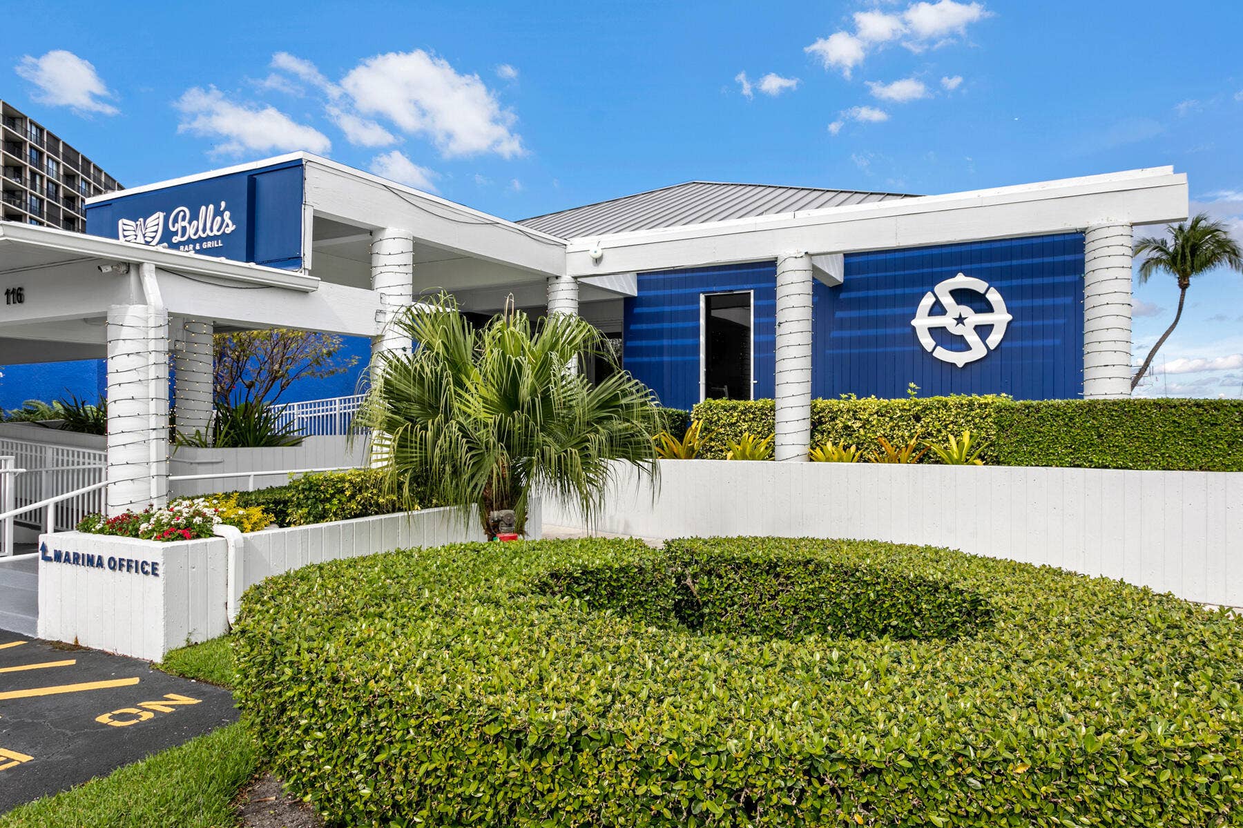 130 LAKESHORE Drive, #322, North Palm Beach, FL 33408 Belle's Restaurant