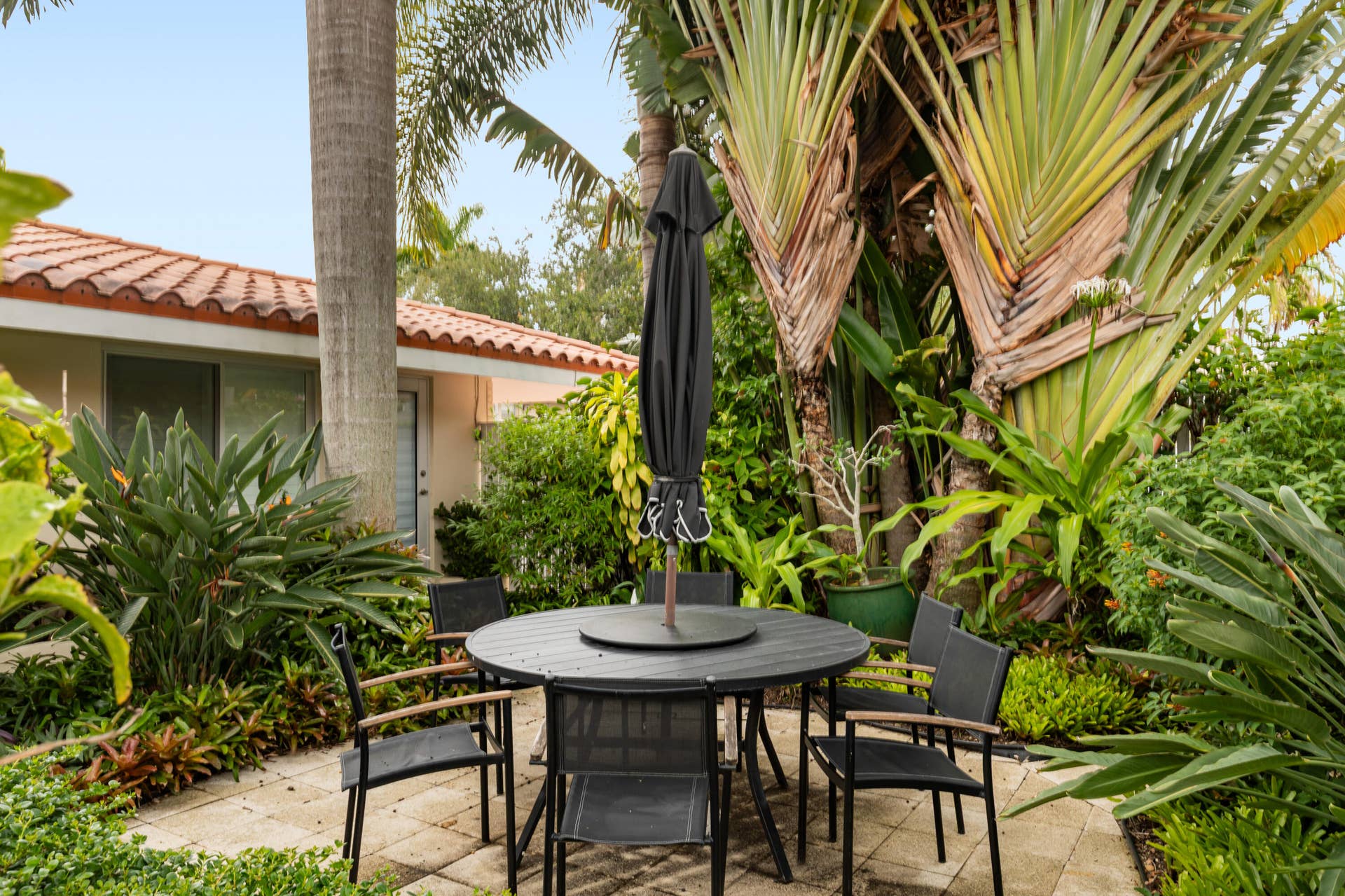 615 NE 10TH Avenue, #101B, Fort Lauderdale, Fort Lauderdale, FL 33304 Common courtyard