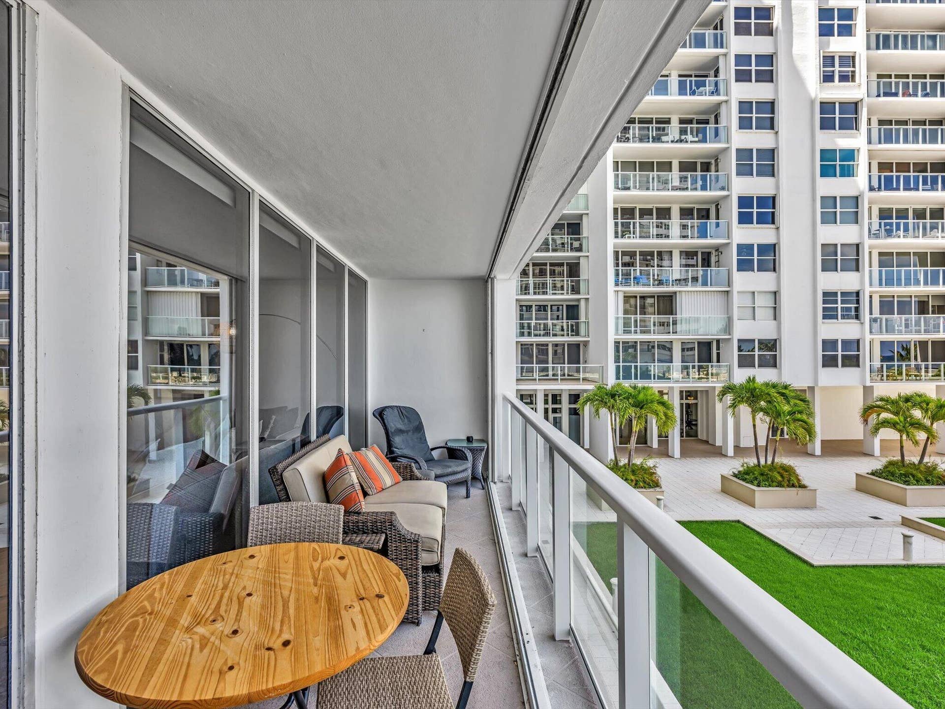 4300 N Ocean Boulevard, #2D, Fort Lauderdale, FL 33308 027-FPP00606