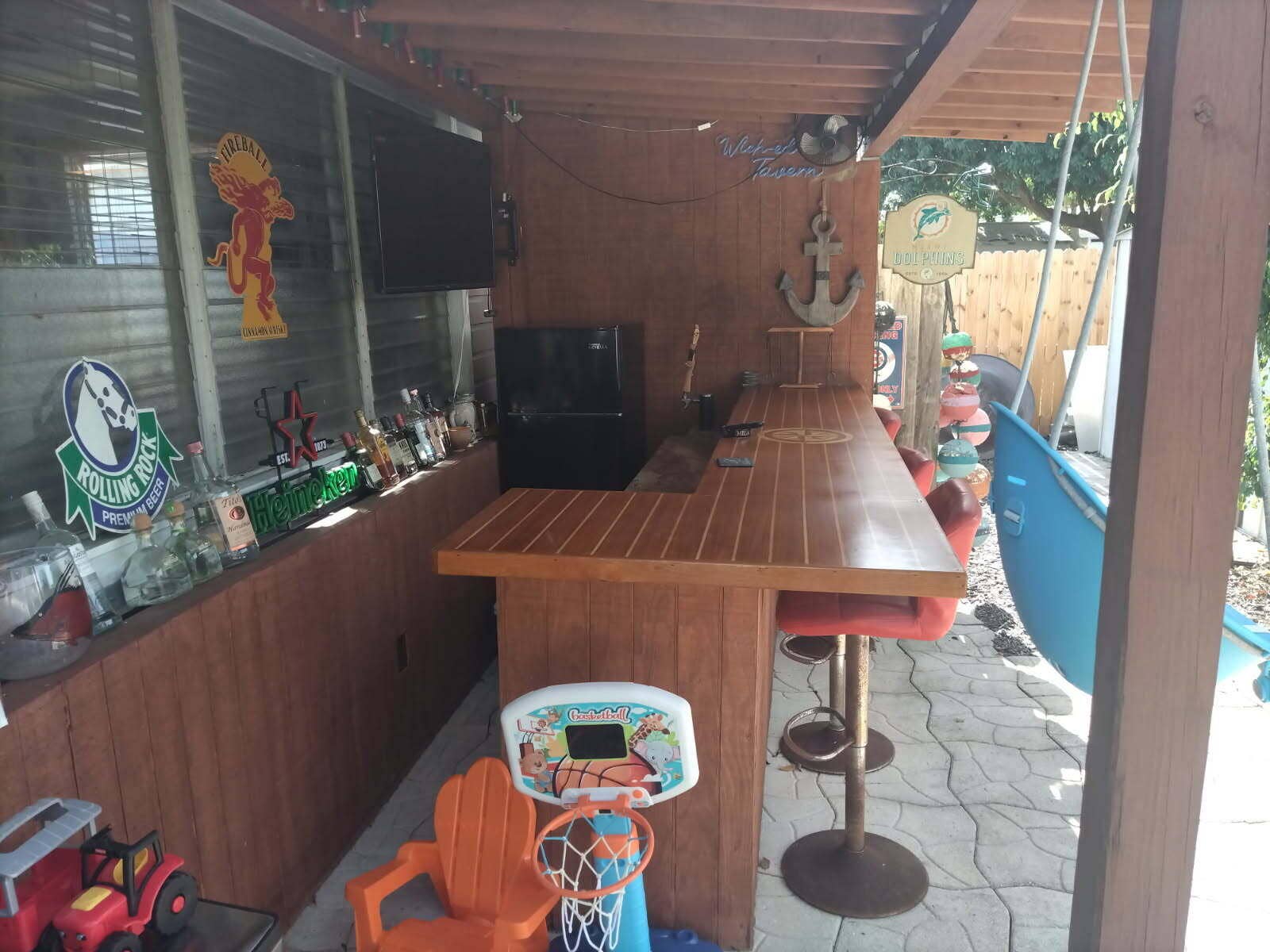 1521 NE 32ND Court, Pompano Beach, FL 33064 patio bar
