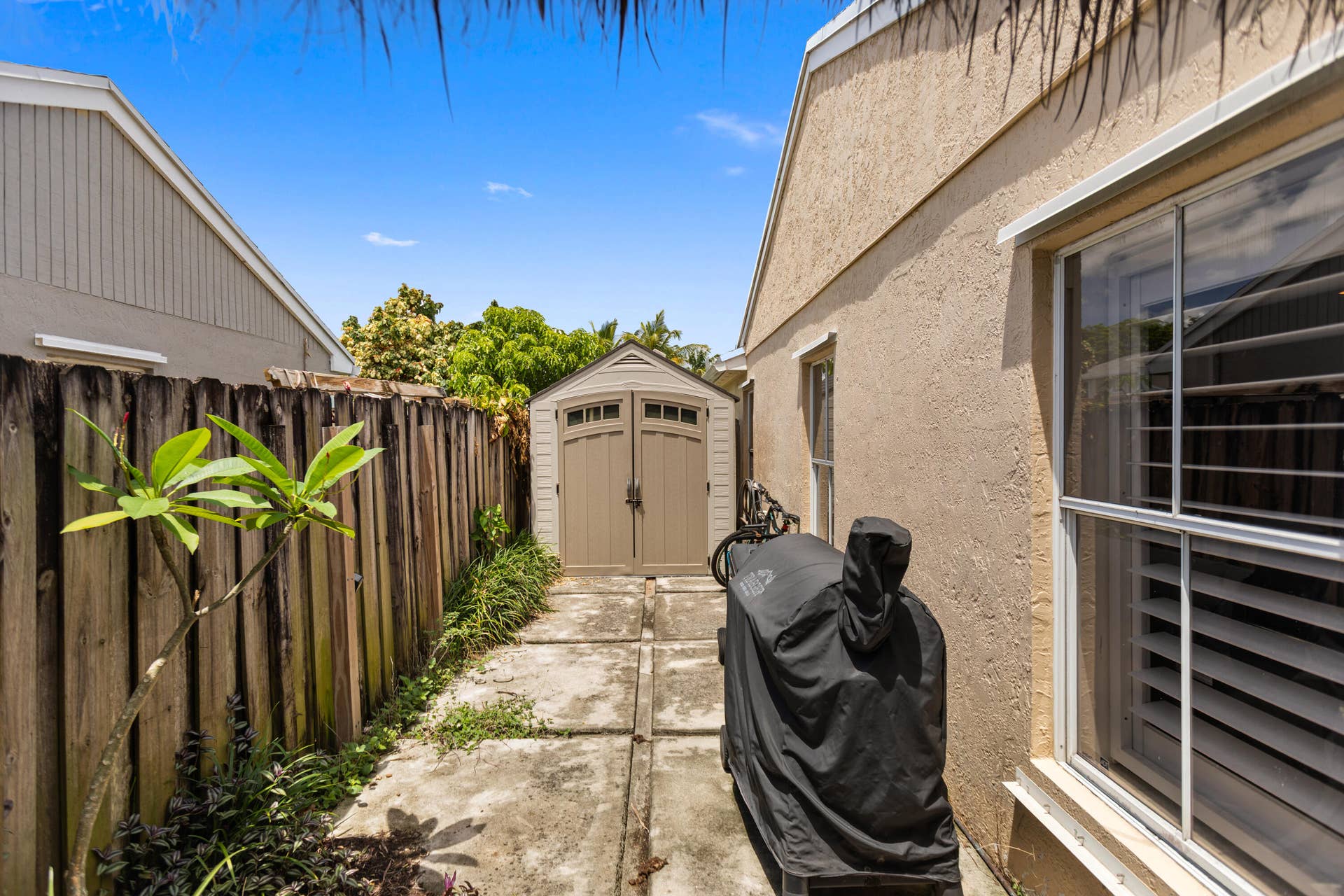 4000 SW 72ND Drive, Davie, FL 33314 585A4840