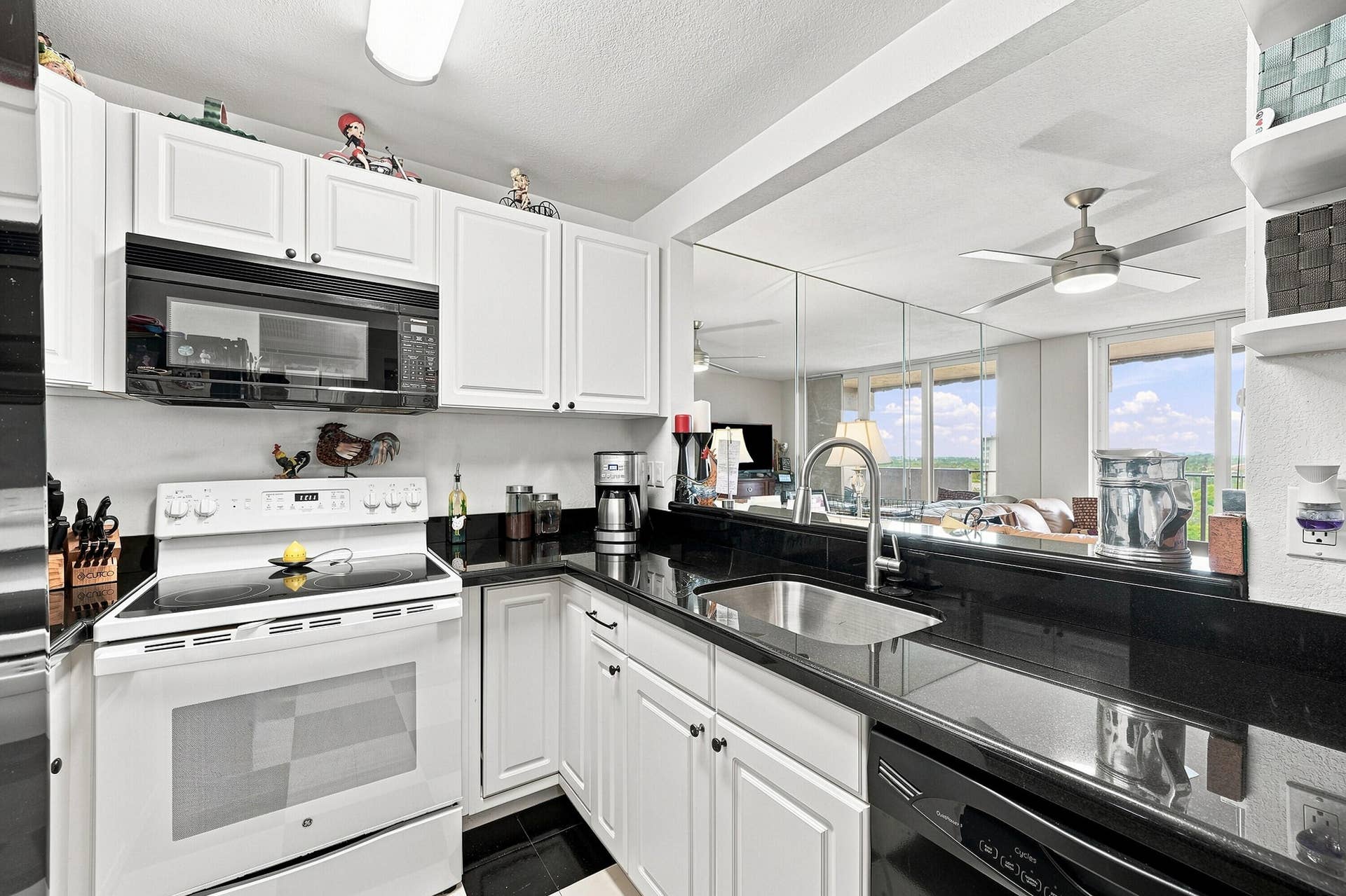 777 S Federal Highway, #RP PH 15, Pompano Beach, FL 33062 12_dsc03556_with_tv