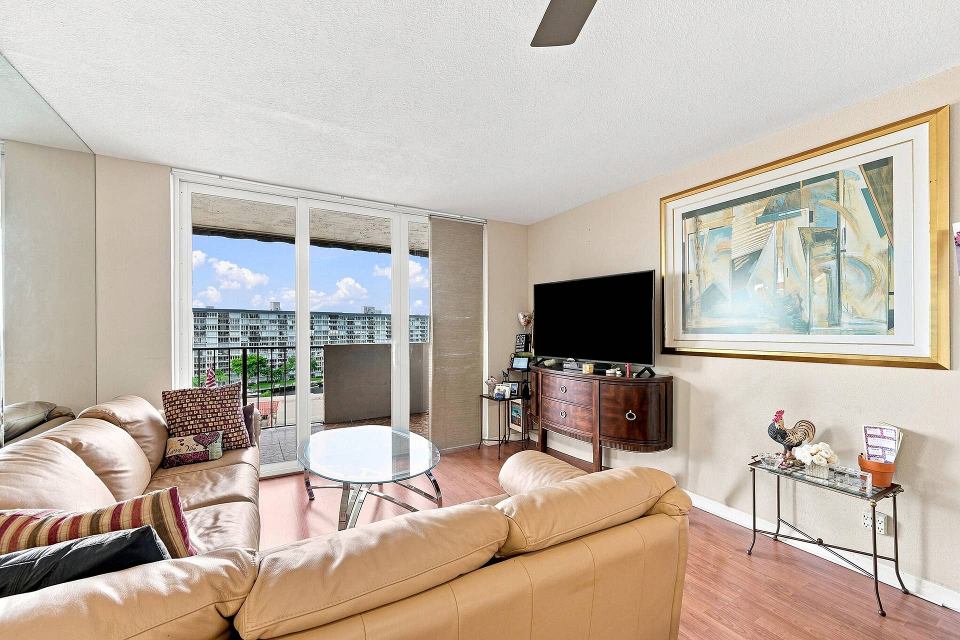 777 S Federal Highway, #RP PH 15, Pompano Beach, FL 33062 14_dsc03586_with_tv