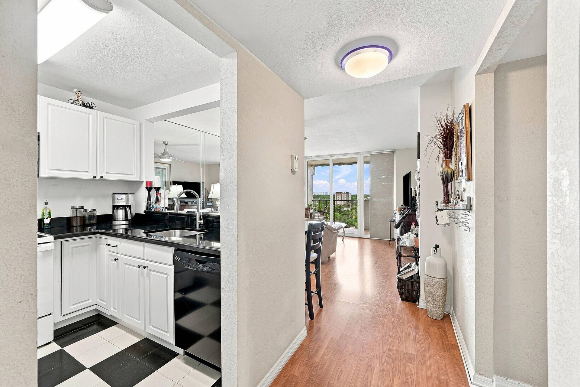 777 S Federal Highway, #RP PH 15, Pompano Beach, FL 33062 07_dsc03541_with_tv