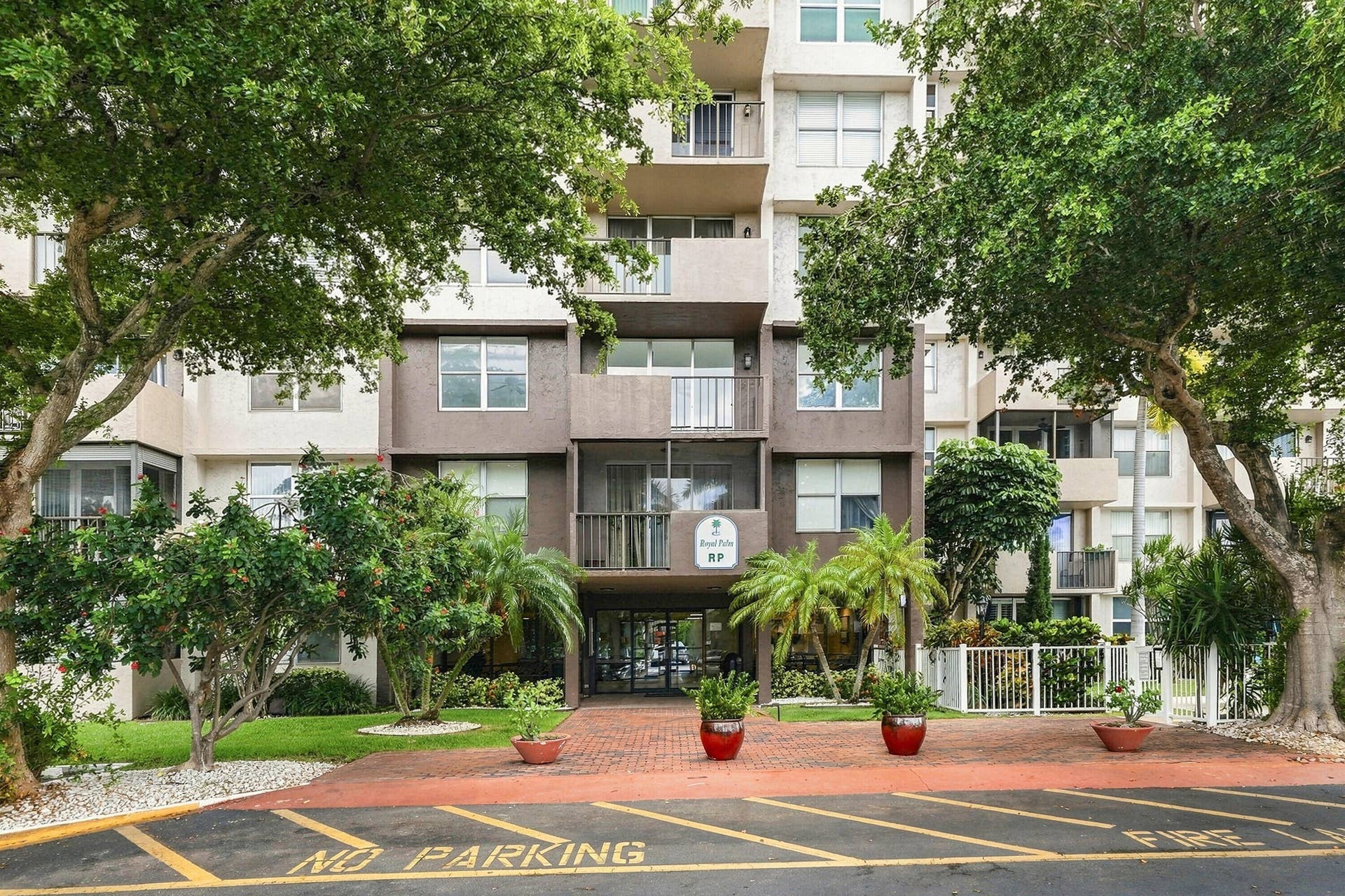 777 S Federal Highway, #RP PH 15, Pompano Beach, FL 33062 03_dsc03511