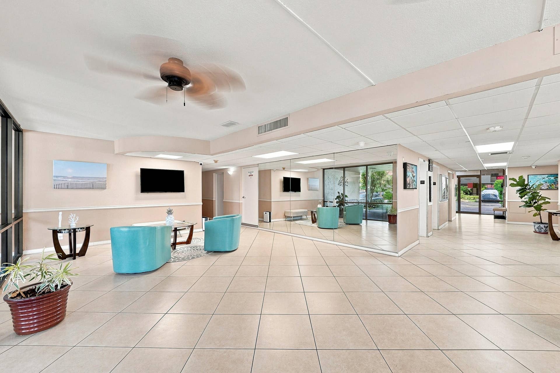 777 S Federal Highway, #RP PH 15, Pompano Beach, FL 33062 04_dsc03621_with_tv