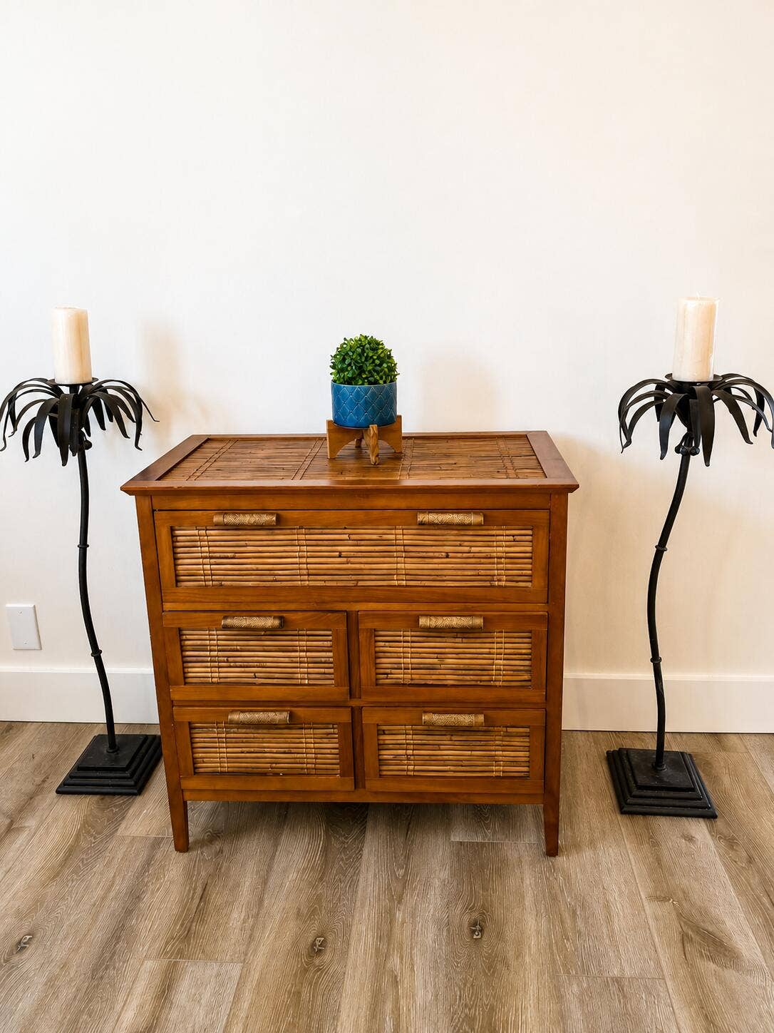 ChatGPT Dresser
