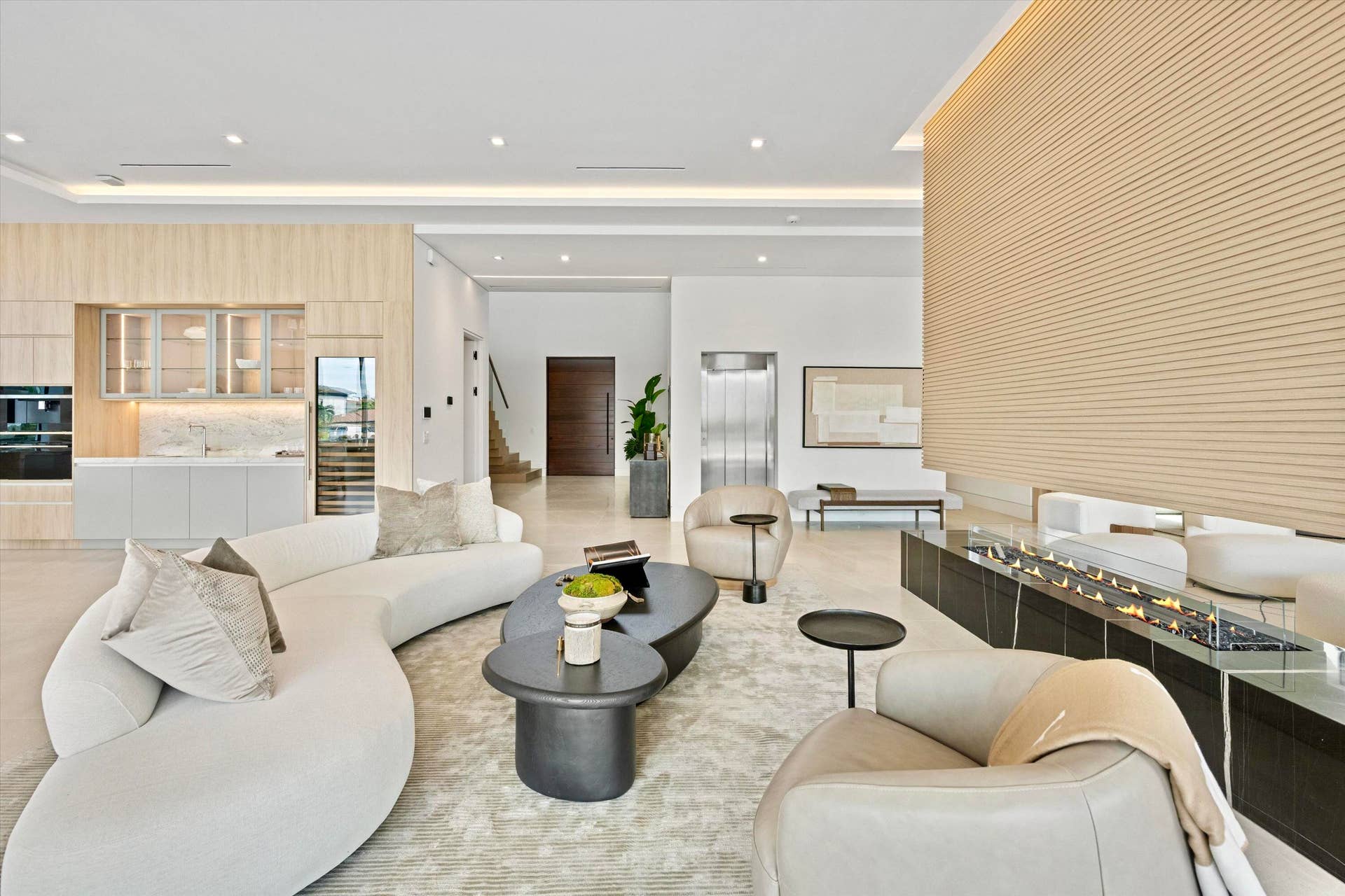 591 Golden Harbour Drive, Boca Raton, FL 33432 8B08242E-80E0-42F8-9D64-7C34F4B7EB02_1_2