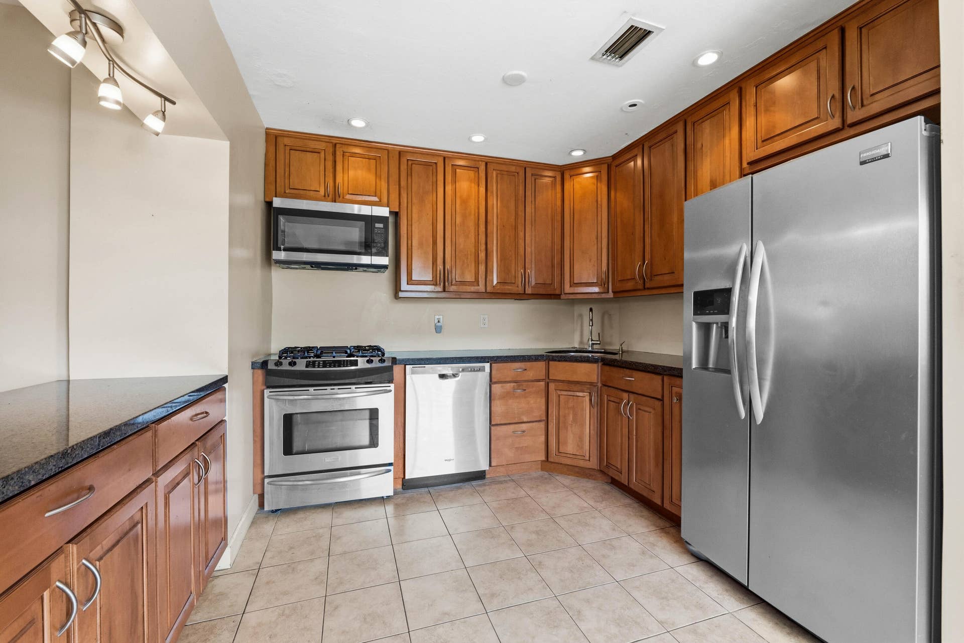 1344 NE 13TH Avenue, Fort Lauderdale, FL 33304 1344 Ne 13th Ave_004