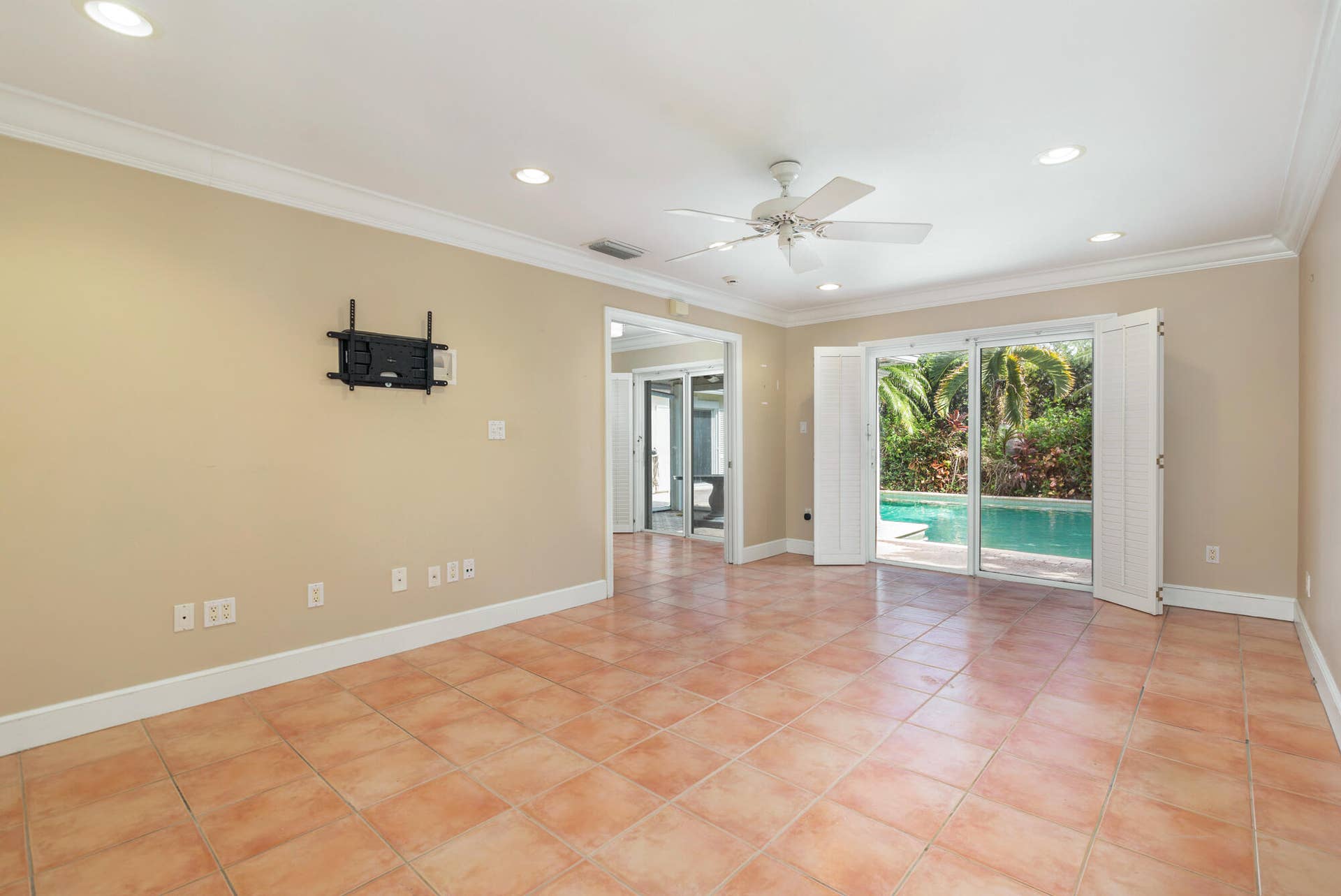 245 COLONIAL Lane, Palm Beach, FL 33480 Living Room