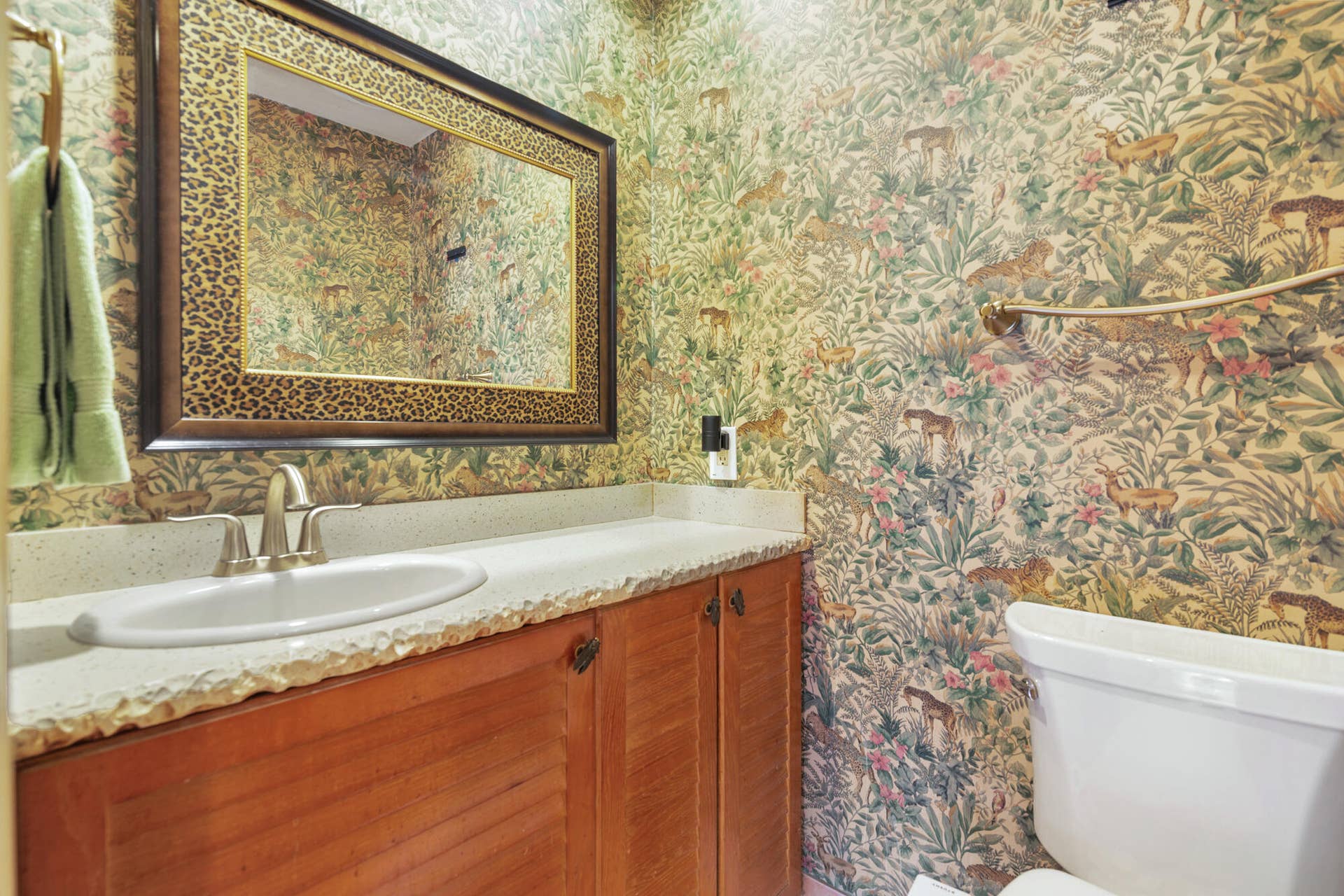 245 COLONIAL Lane, Palm Beach, FL 33480 Powder Room