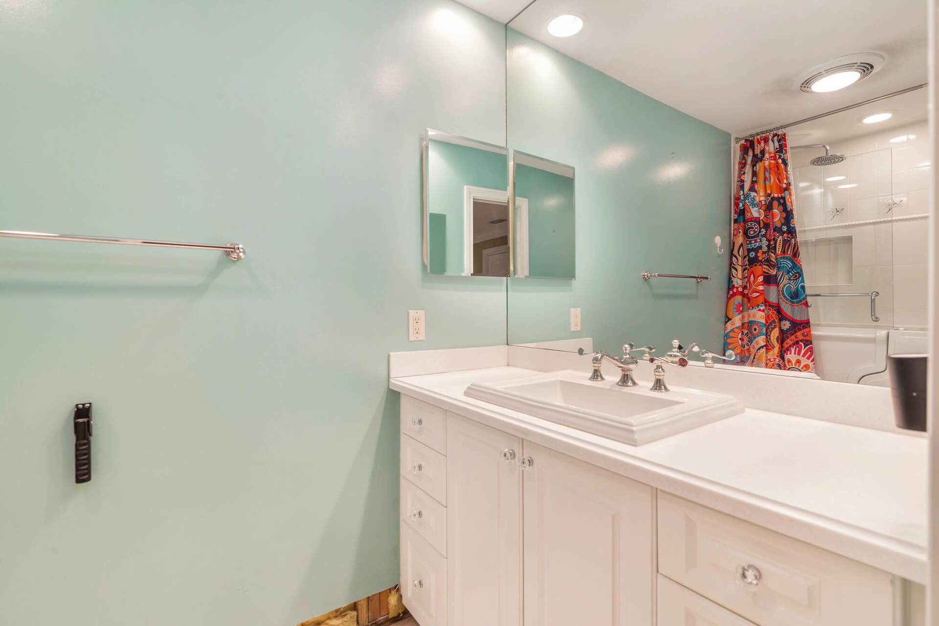 245 COLONIAL Lane, Palm Beach, FL 33480 Primary Bathroom