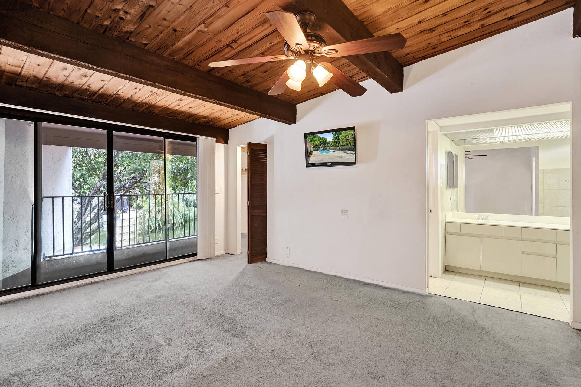 Primary suite