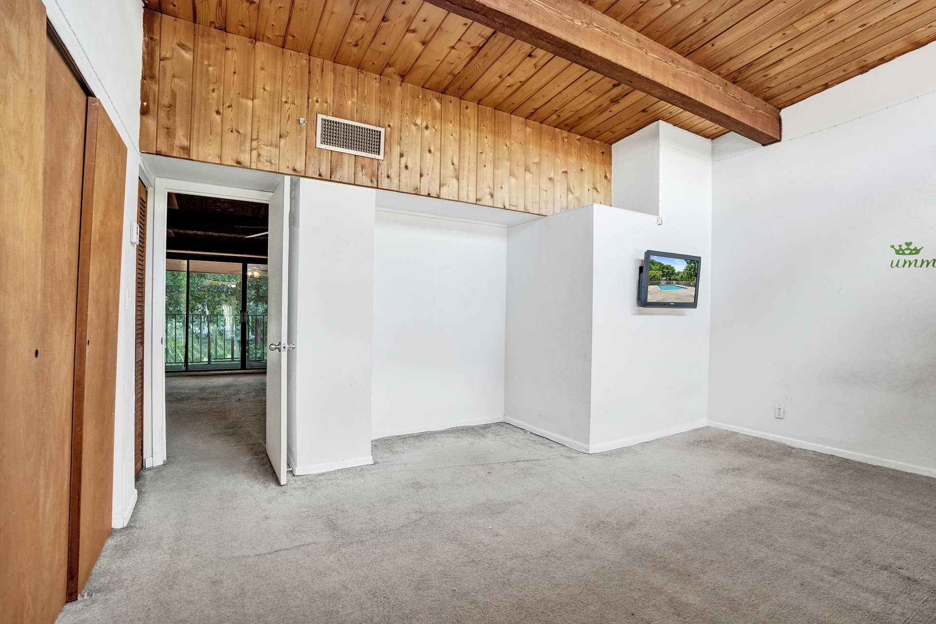 Flex/Loft/3rd bedroom