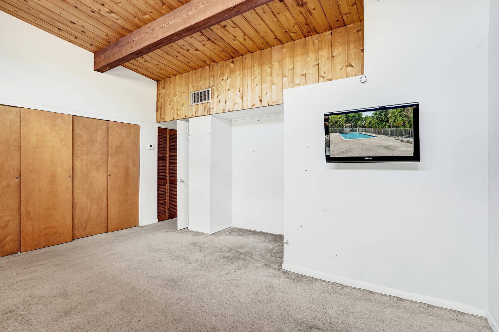 Flex/Loft/3rd bedroom