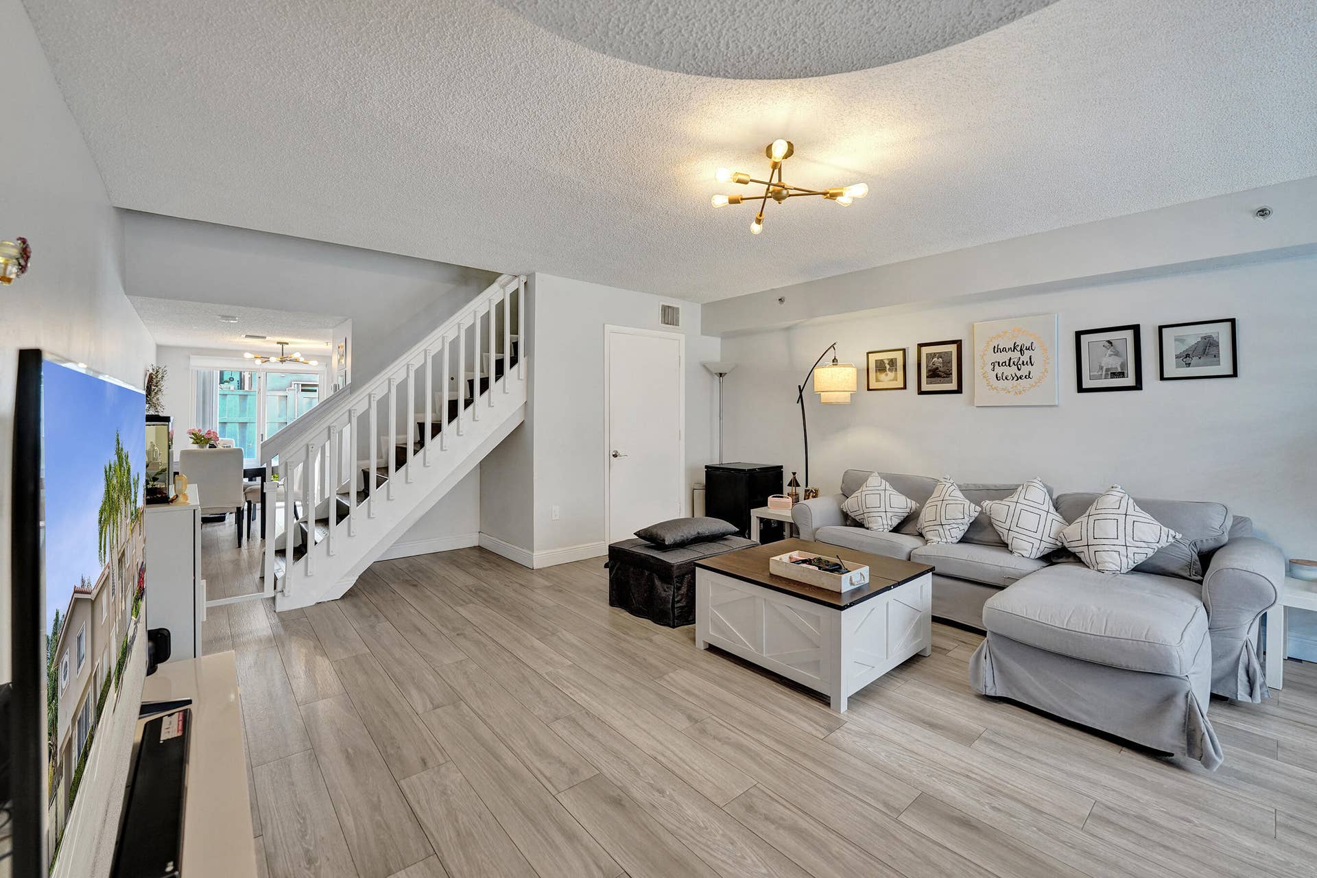 173 Riviera Circle, Weston, FL 33326 Living room
