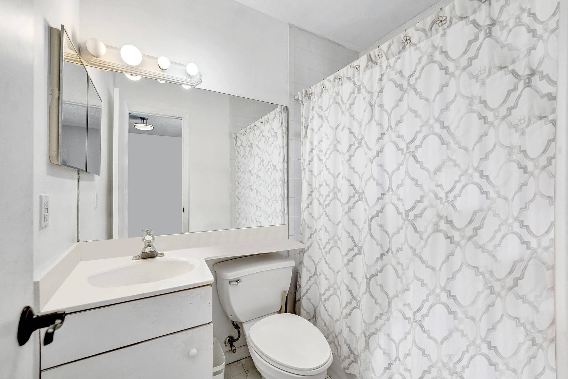 173 Riviera Circle, Weston, FL 33326 Bathroom