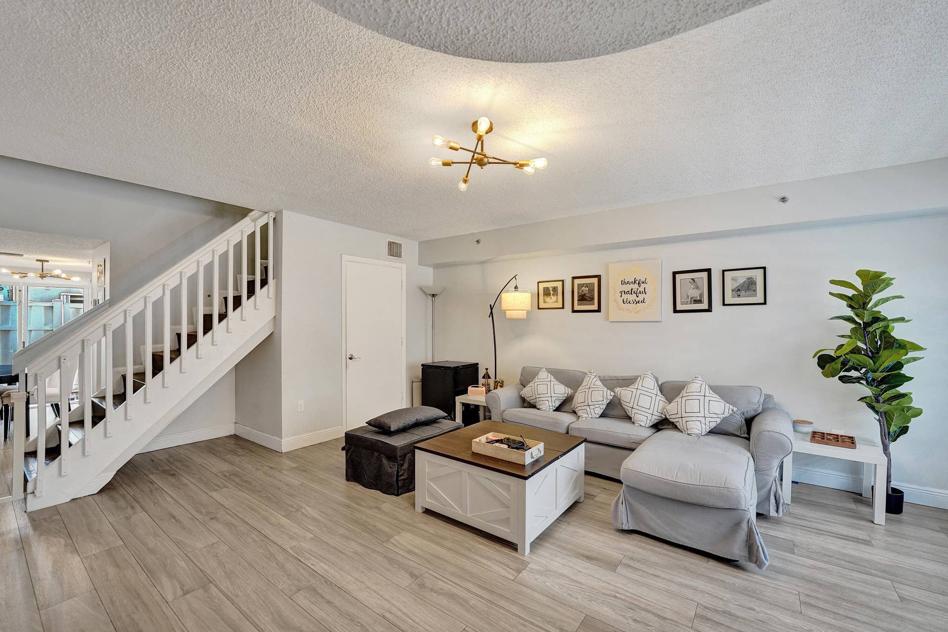 173 Riviera Circle, Weston, FL 33326 Large living room