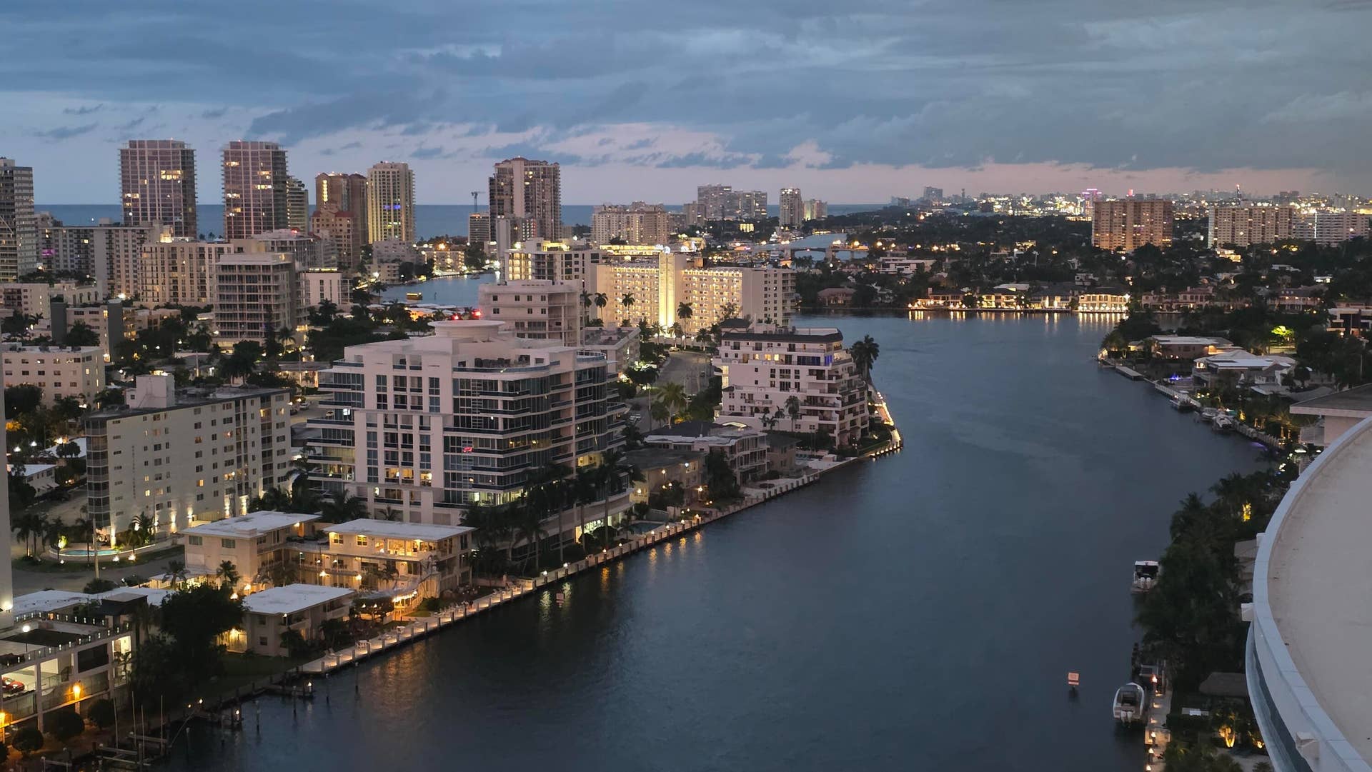936 Intracoastal Drive, #5B, Fort Lauderdale, FL 33304 Rooftop views at dusk