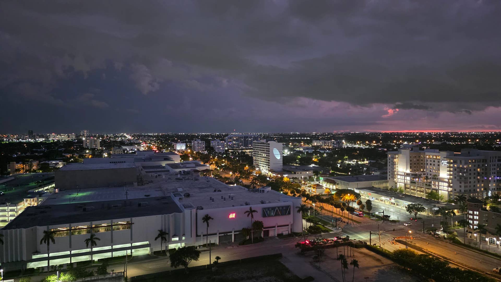 936 Intracoastal Drive, #5B, Fort Lauderdale, FL 33304 Rooftop views at dusk