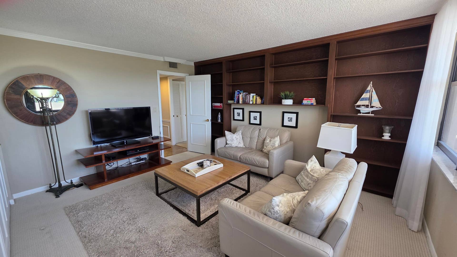 936 Intracoastal Drive, #5B, Fort Lauderdale, FL 33304 guest bedroom reverse view