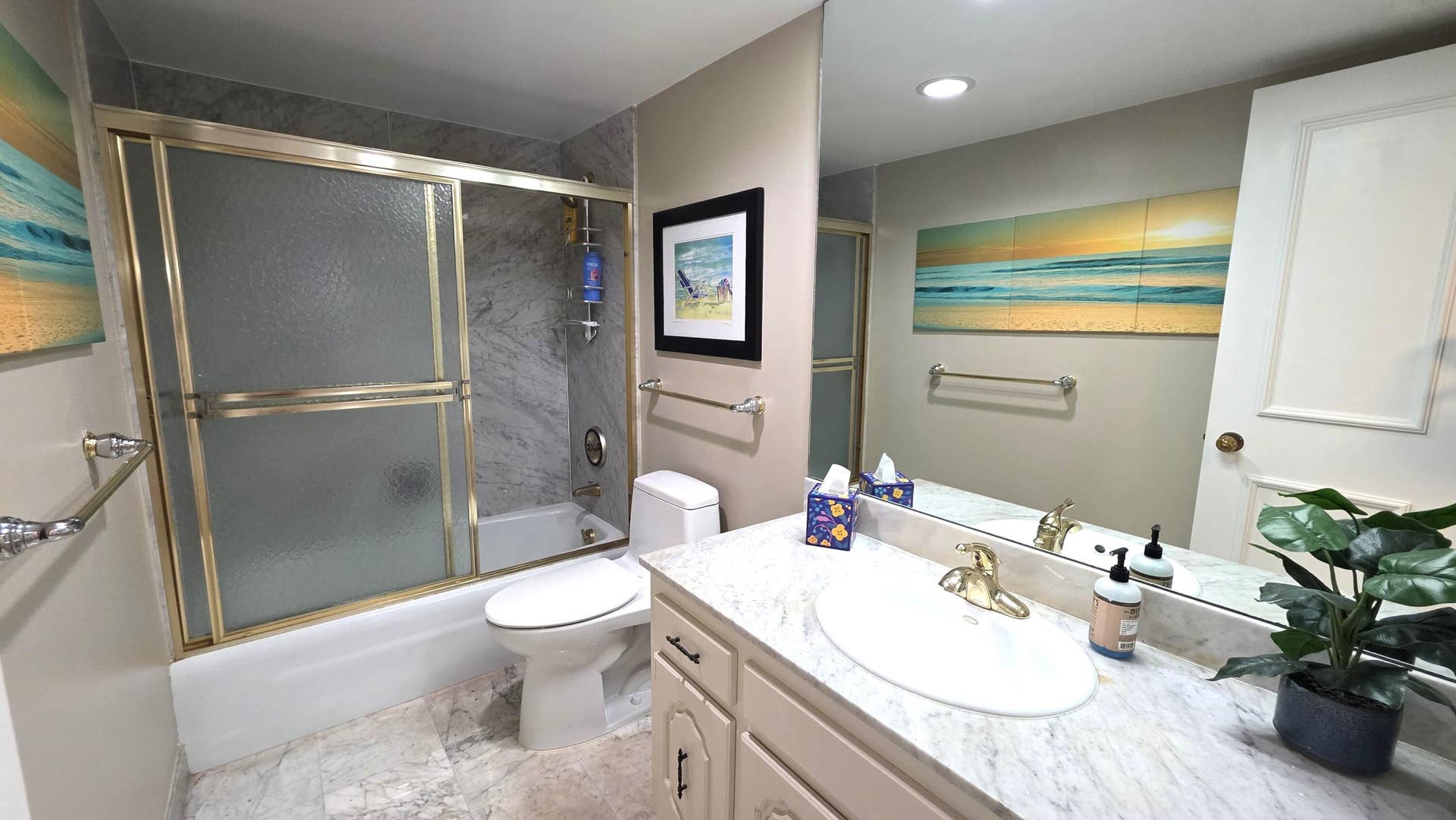 936 Intracoastal Drive, #5B, Fort Lauderdale, FL 33304 Guest Bath