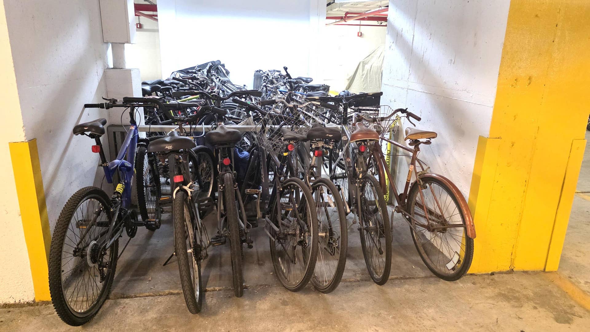 936 Intracoastal Drive, #5B, Fort Lauderdale, FL 33304 bicycle storage in garage