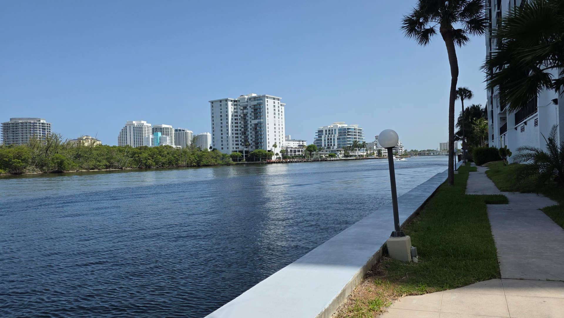936 Intracoastal Drive, #5B, Fort Lauderdale, FL 33304 Intracoastal ground level view