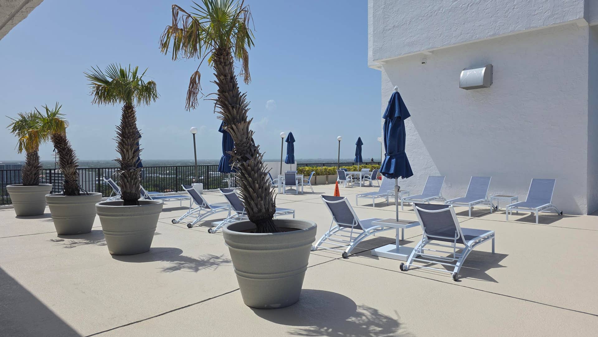 936 Intracoastal Drive, #5B, Fort Lauderdale, FL 33304 new pool area furniture