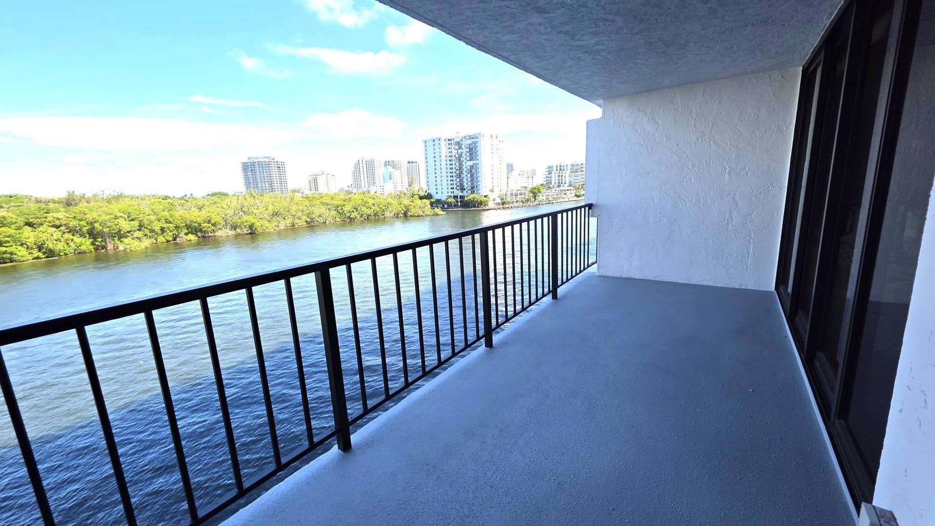 936 Intracoastal Drive, #5B, Fort Lauderdale, FL 33304 afternoon patio view south