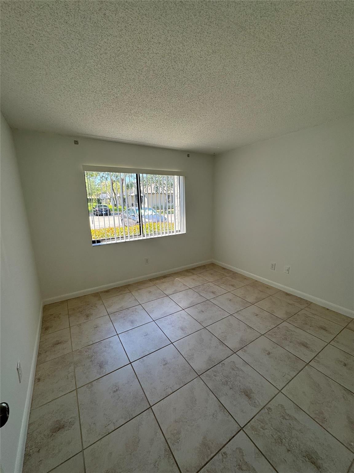445 LAKEVIEW Drive, #3, Weston, Weston, FL 33326 Guest Room