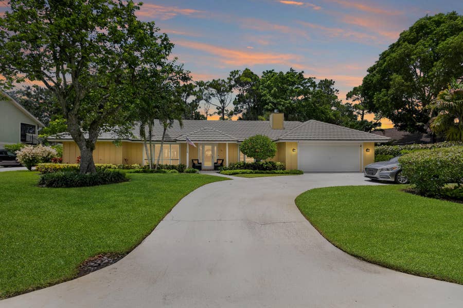 Property photo for 26 Cambria Road W, Palm Beach Gardens, FL