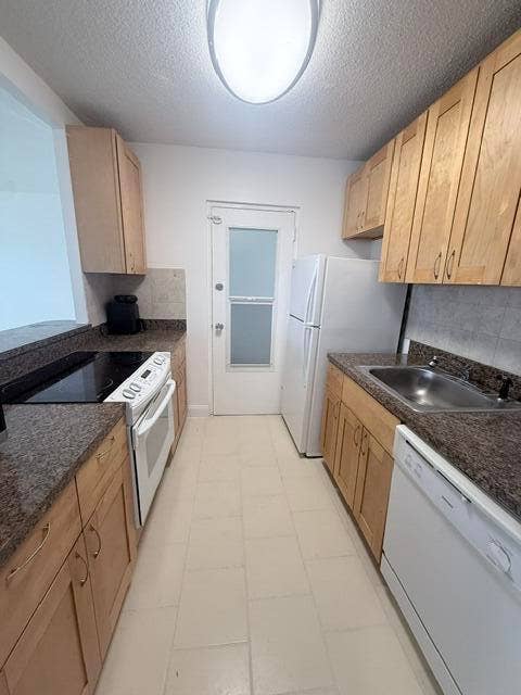 2555 NE 11TH Street, #402, Fort Lauderdale, FL 33304 IMG_0681