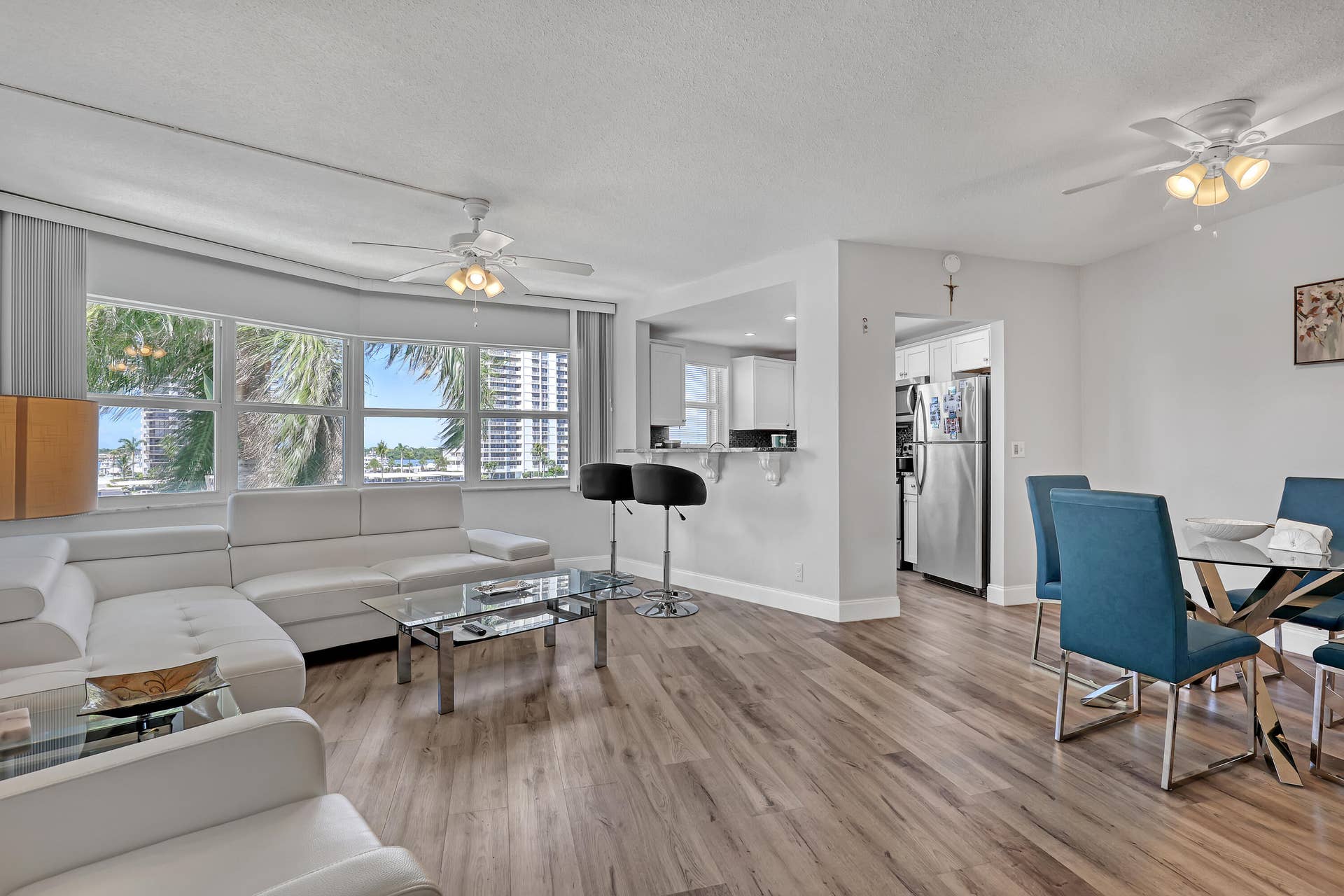 28 Yacht Club Drive, #409, North Palm Beach, FL 33408 Open Kitchen