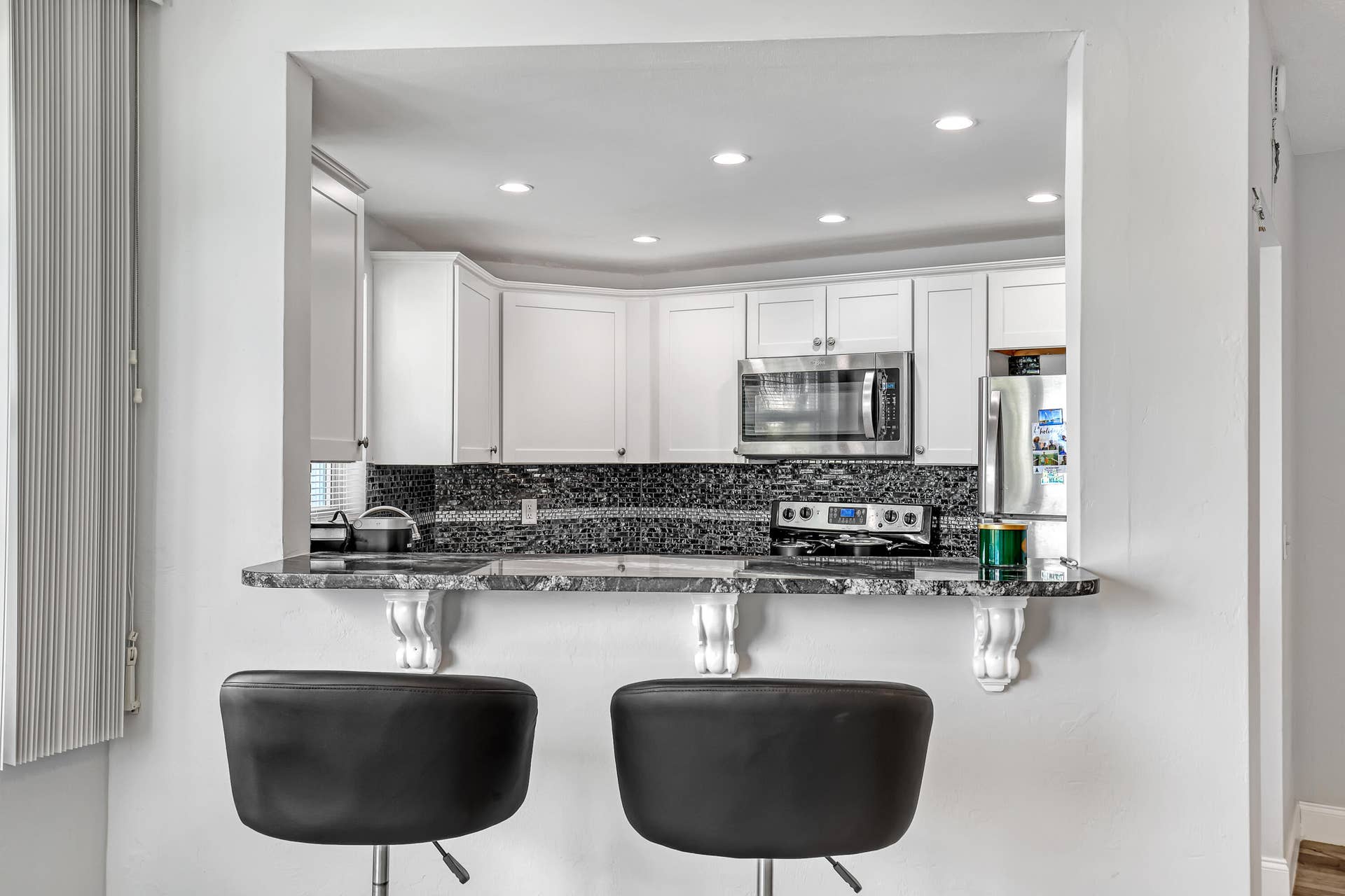 28 Yacht Club Drive, #409, North Palm Beach, FL 33408 Breakfast Bar