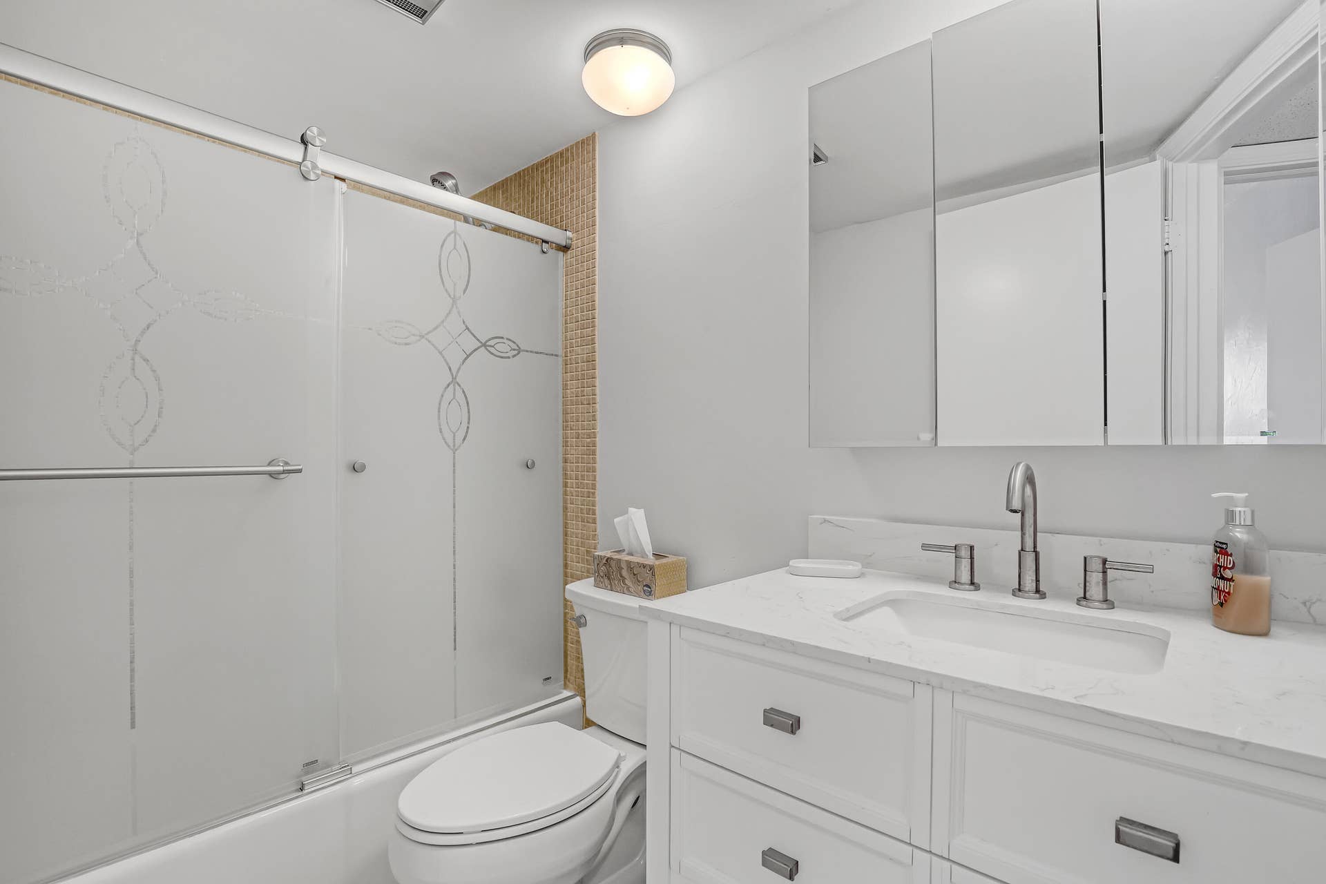 28 Yacht Club Drive, #409, North Palm Beach, FL 33408 Guest Bath
