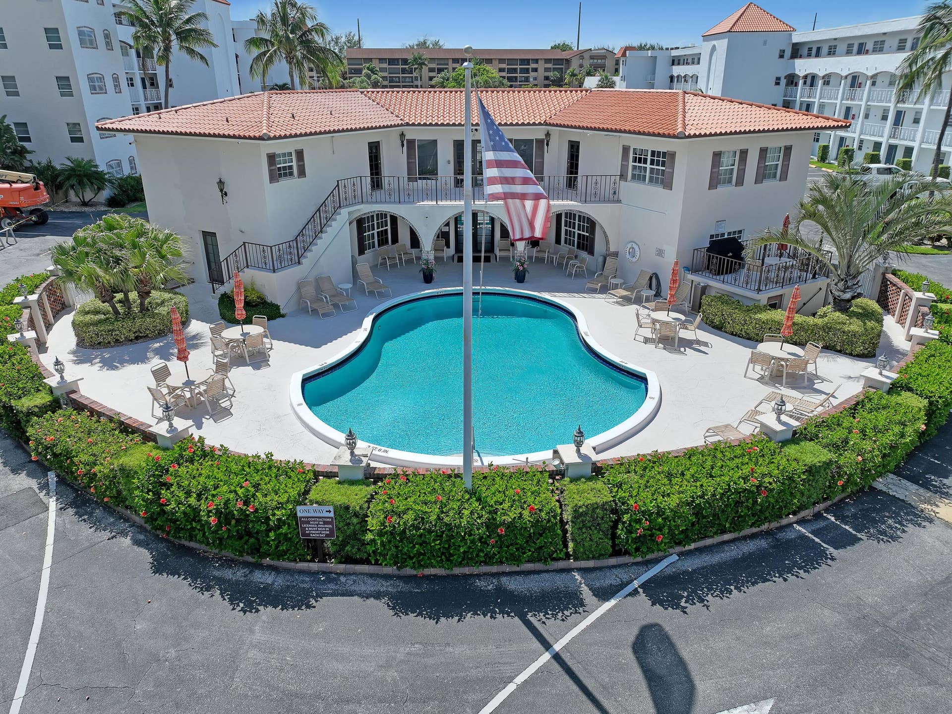 28 Yacht Club Drive, #409, North Palm Beach, FL 33408 Clubhouse w/ Pool BBQ Grill