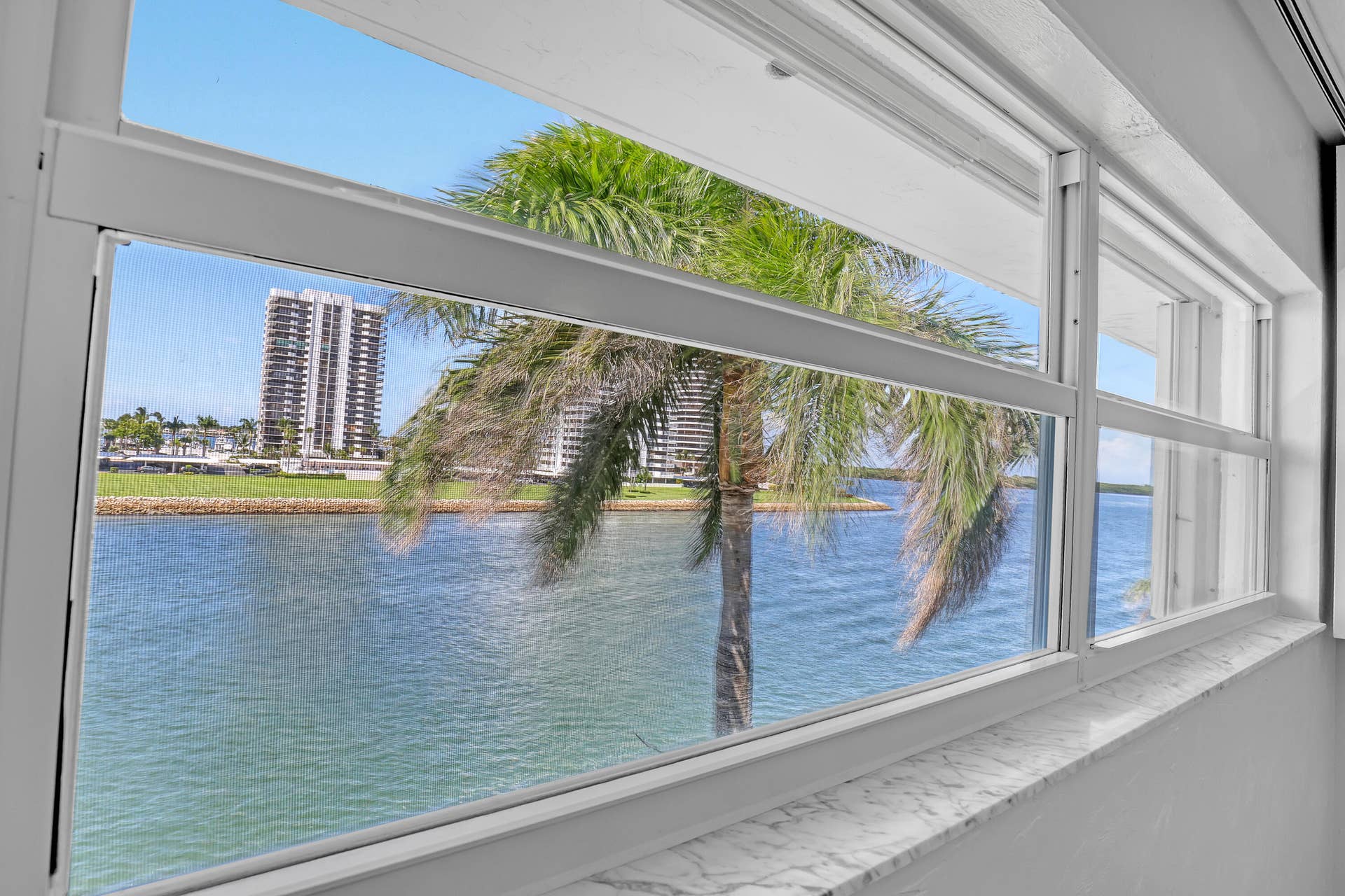 28 Yacht Club Drive, #409, North Palm Beach, FL 33408 Master Bedroom